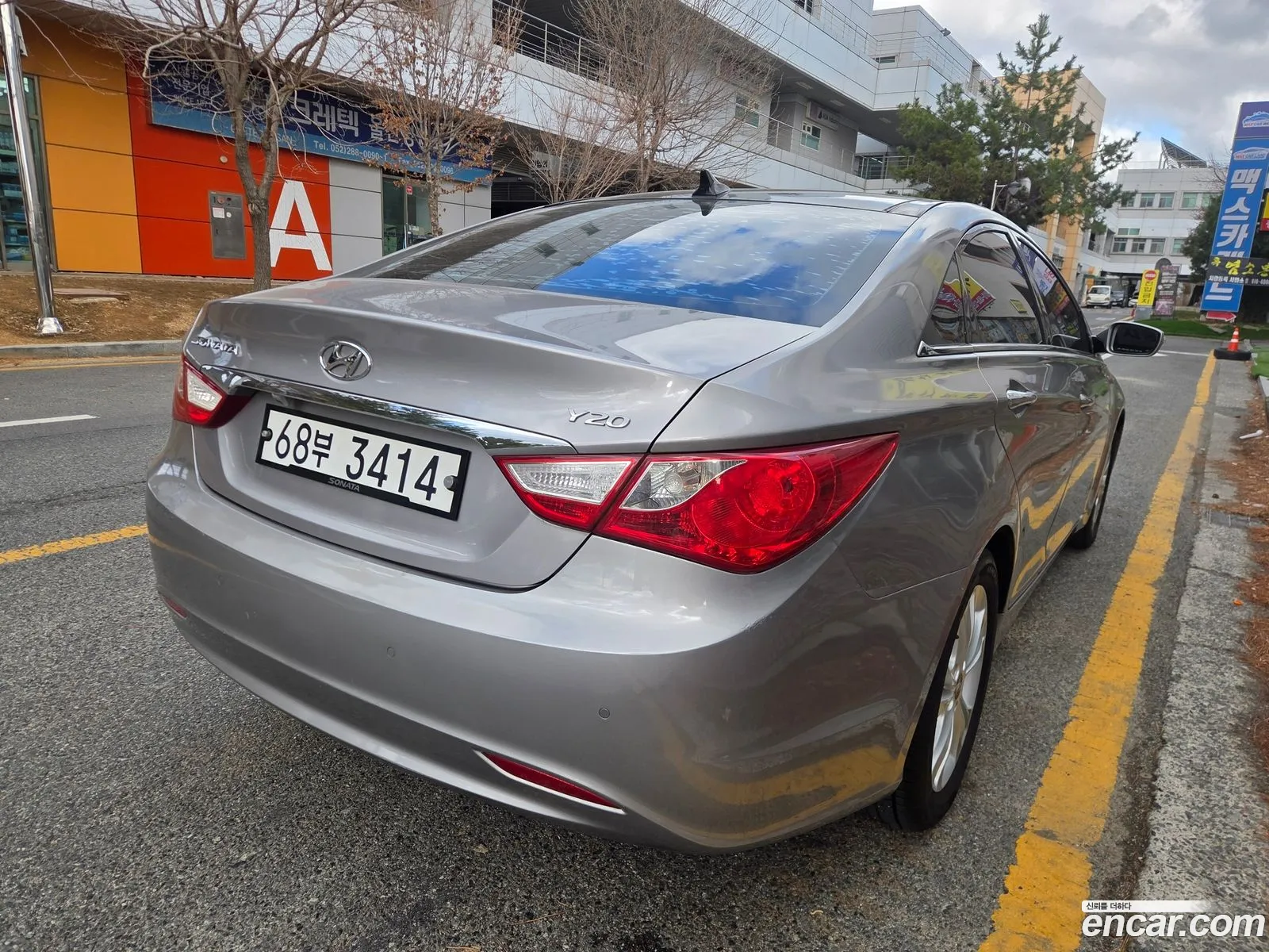 Hyundai YF Sonata 2009 — 13