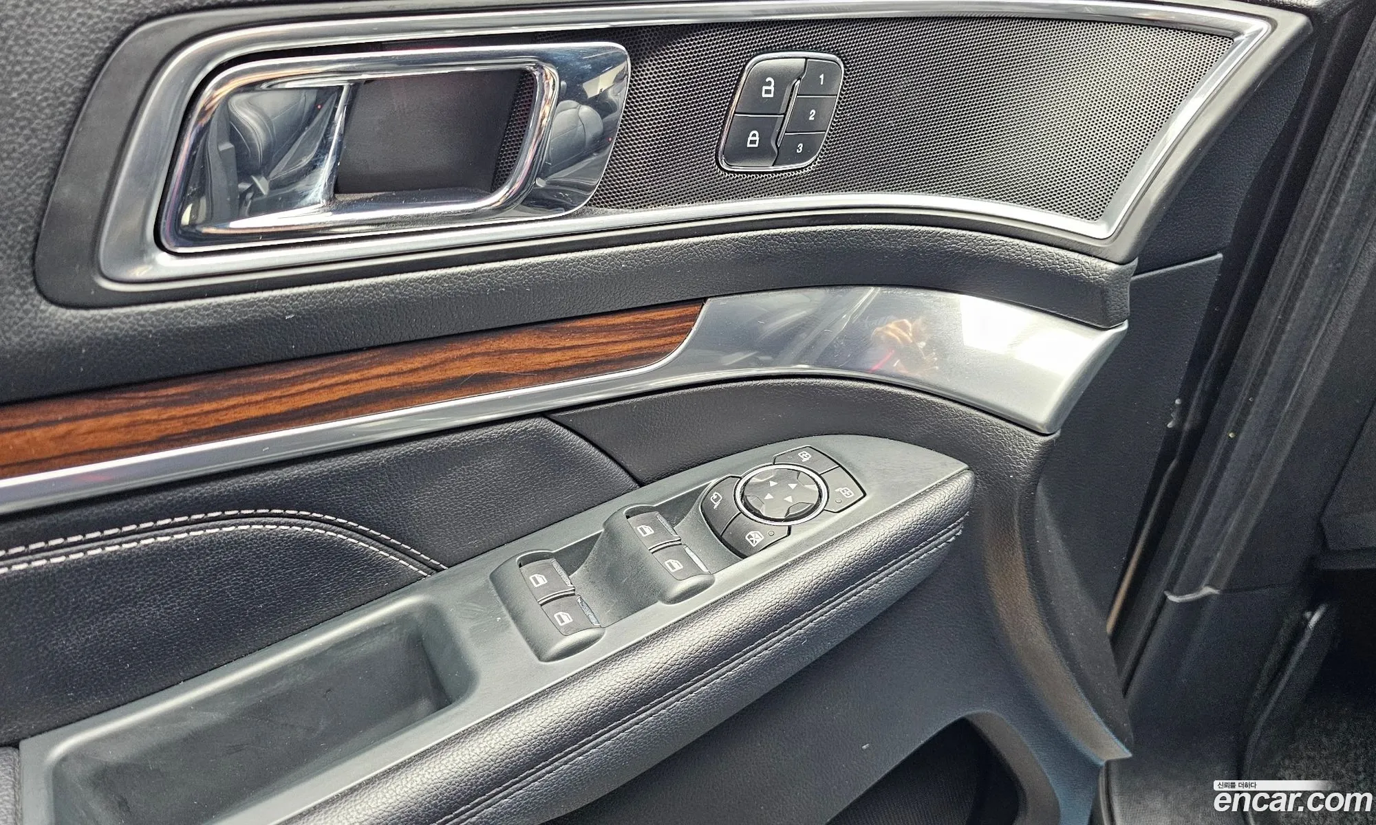 Ford Explorer 2018 1FM5K8FH8JGA59846 — 16