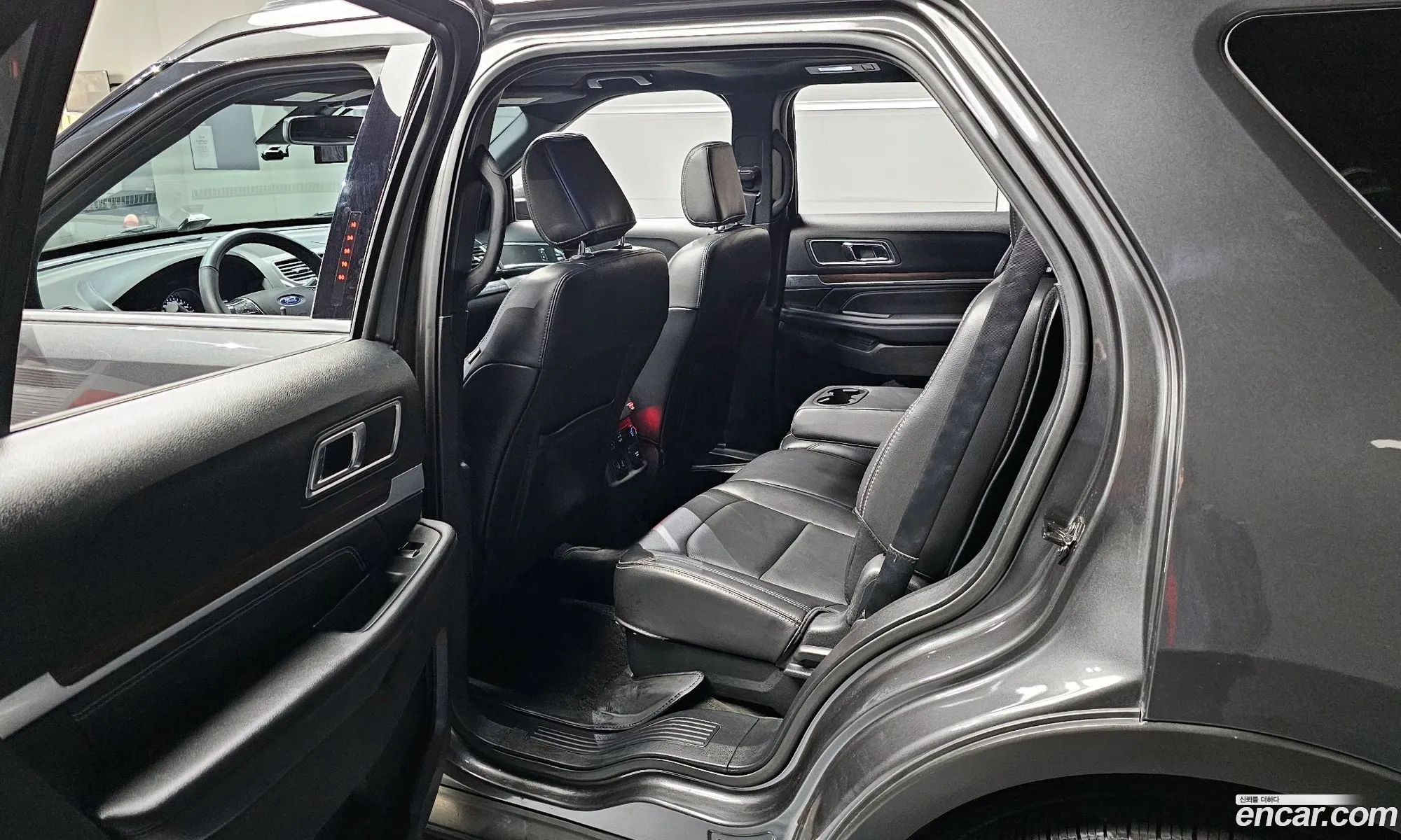 Ford Explorer 2018 1FM5K8FH8JGA59846 — 6
