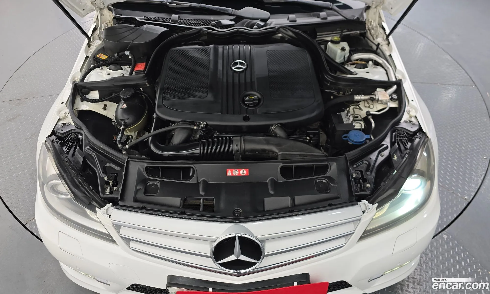 Mercedes-Benz C-Class W204 2013 WDDGF0CB8DA799185 — 9