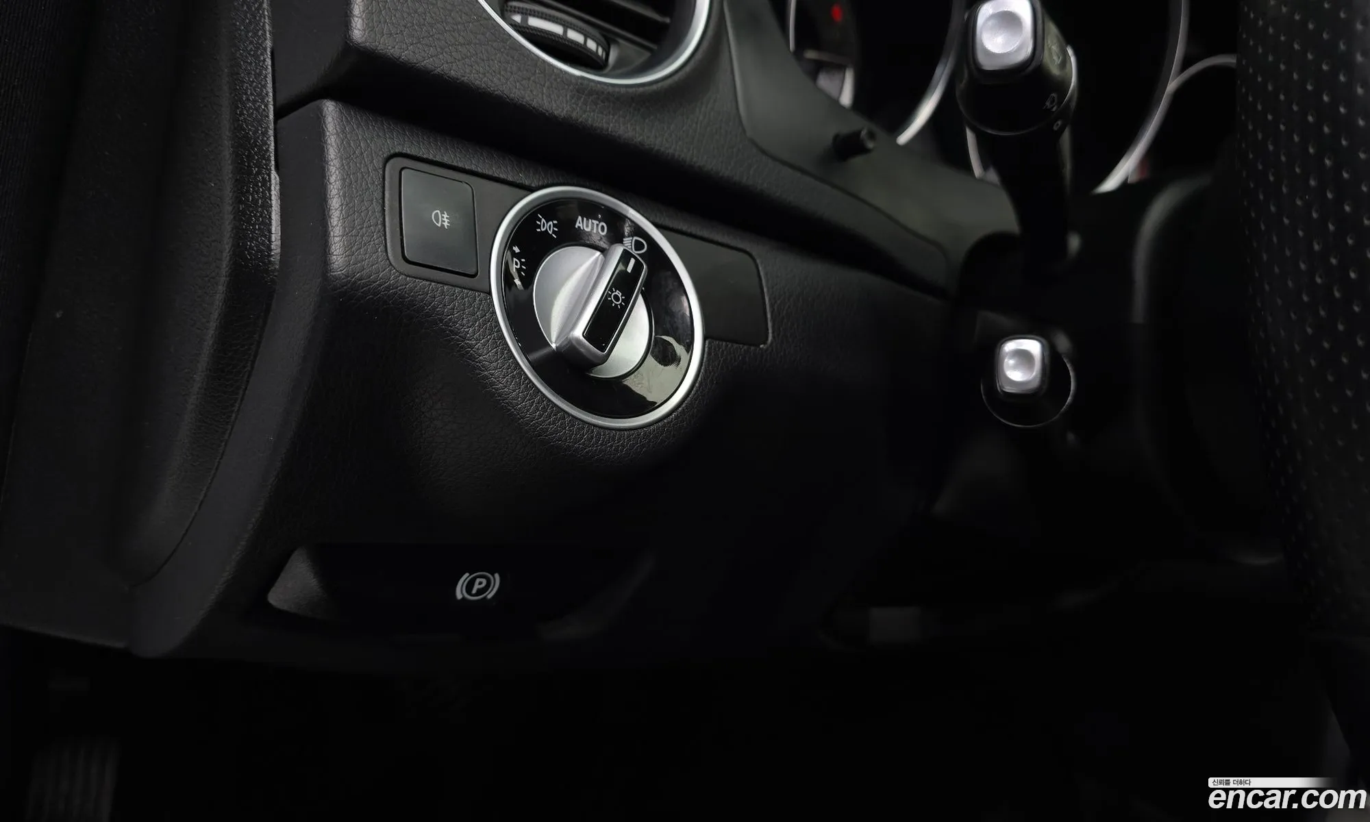 Mercedes-Benz C-Class W204 2013 WDDGF0CB8DA799185 — 17