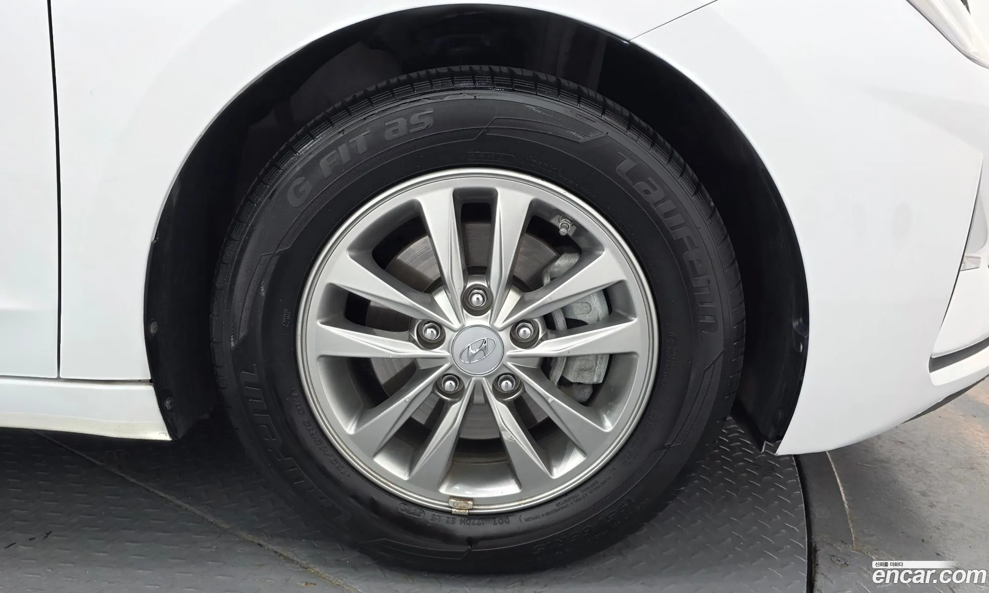Hyundai Elantra AD 2020 — 9