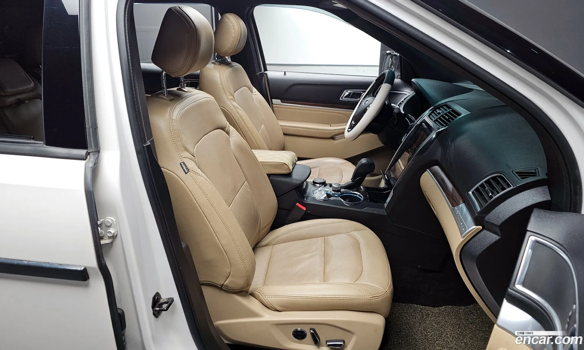 Ford Explorer 2016 1FM5K8F85GGC79101 — 16