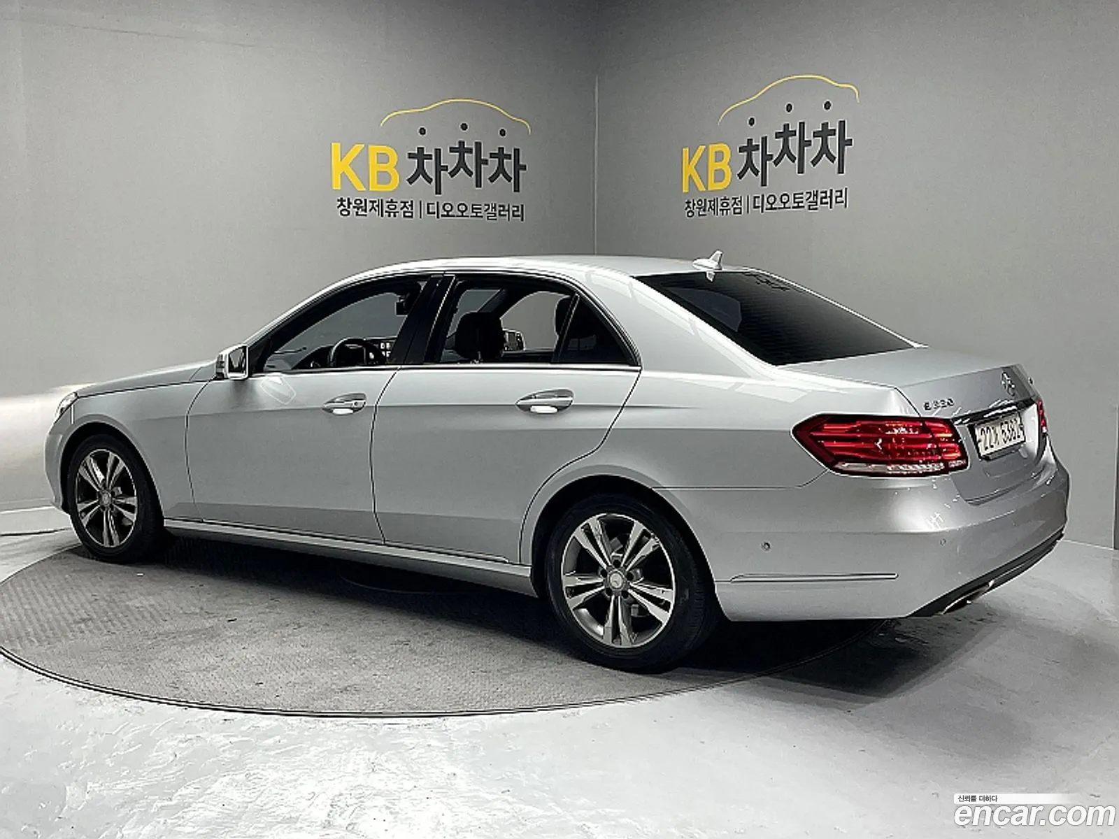 Mercedes-Benz E-Class W212 2014 — 16