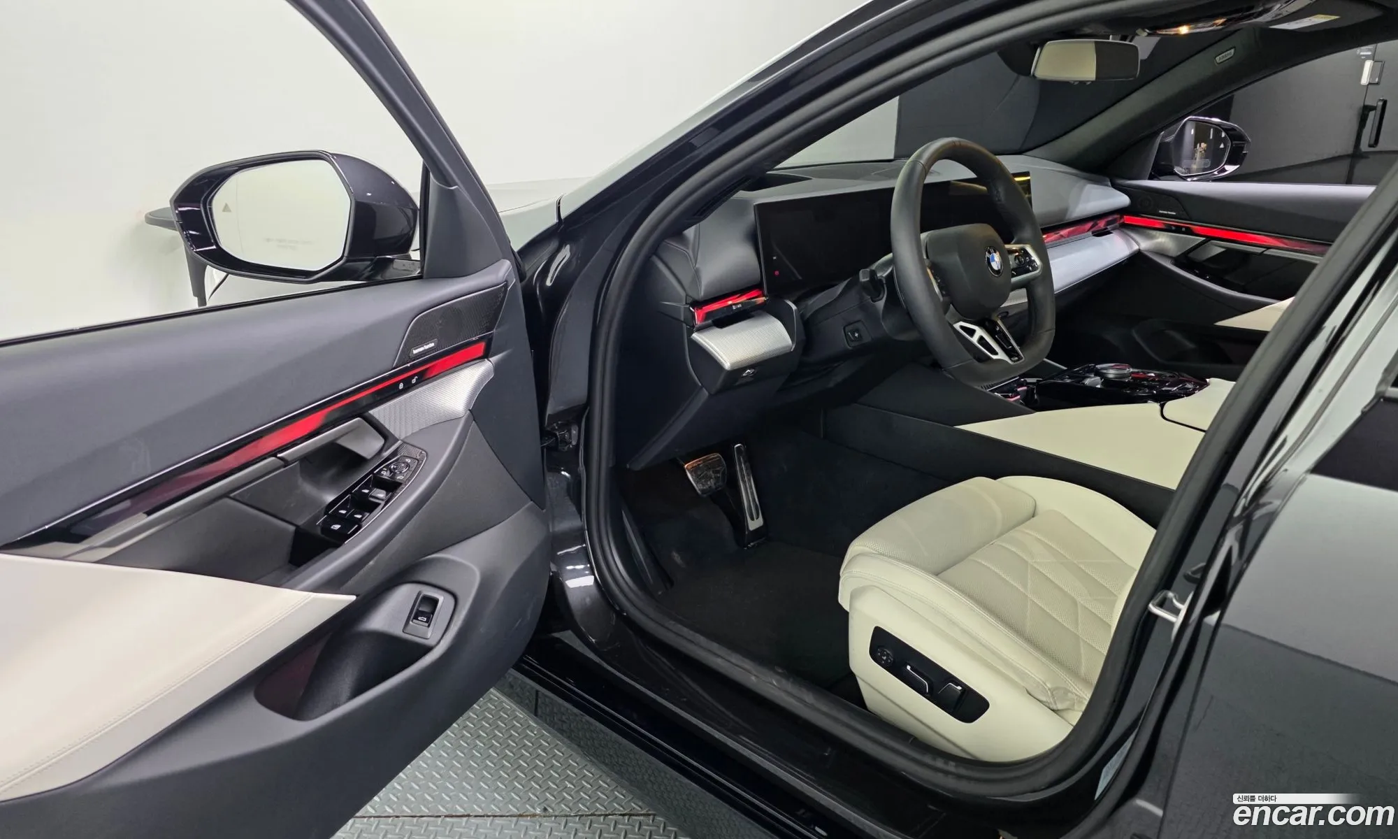 BMW 5 Series 2025 WBA21FJ00SCV28126 — 19