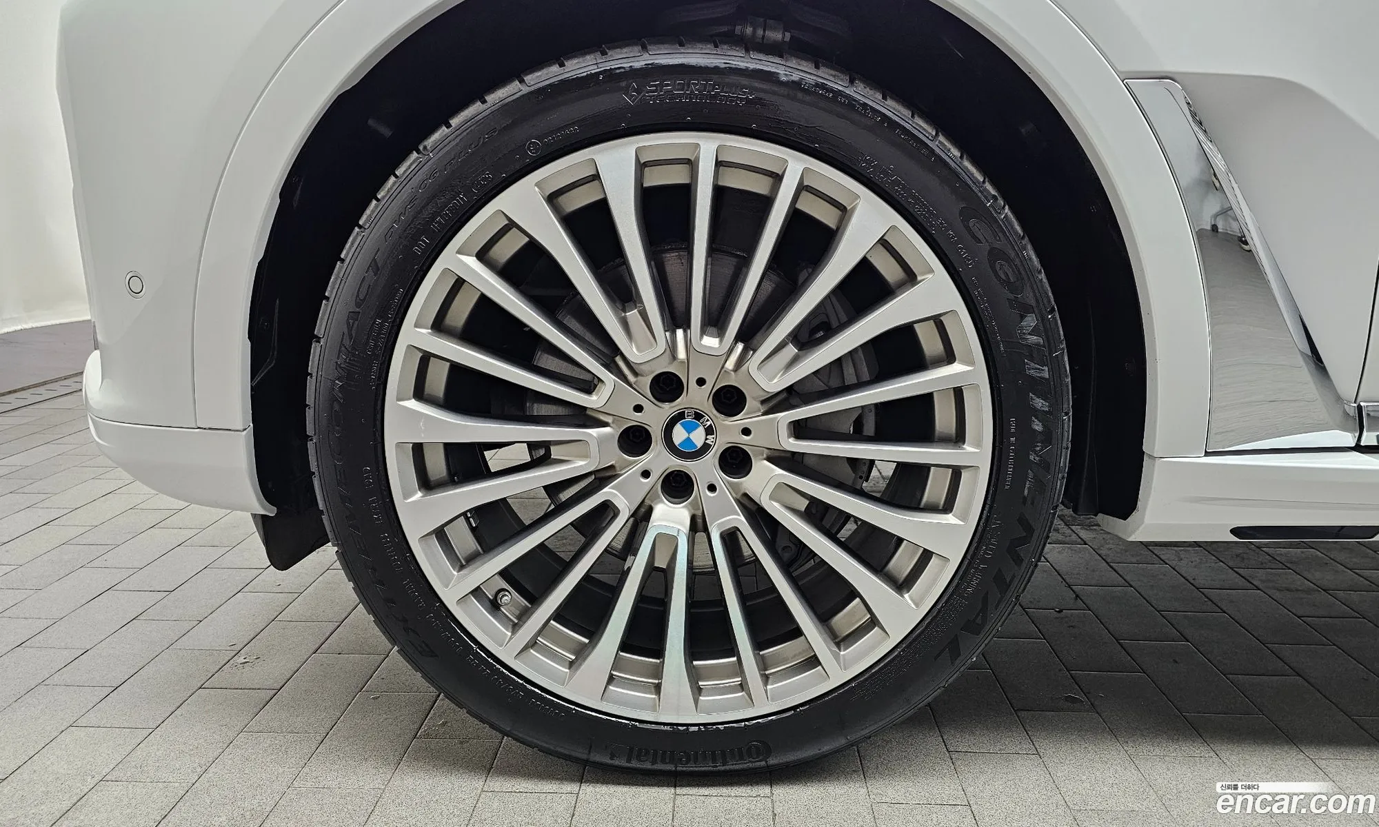 BMW X7 2020 WBATB4100M9E14880 — 17