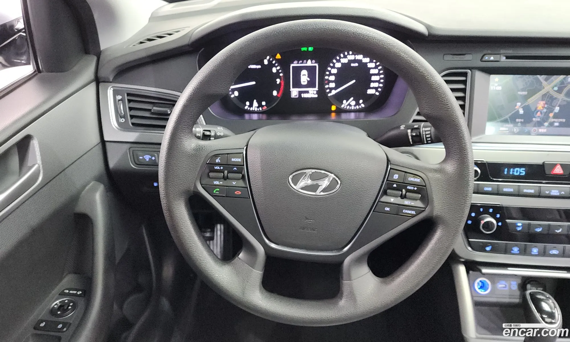 Hyundai LF Sonata 2014 — 12