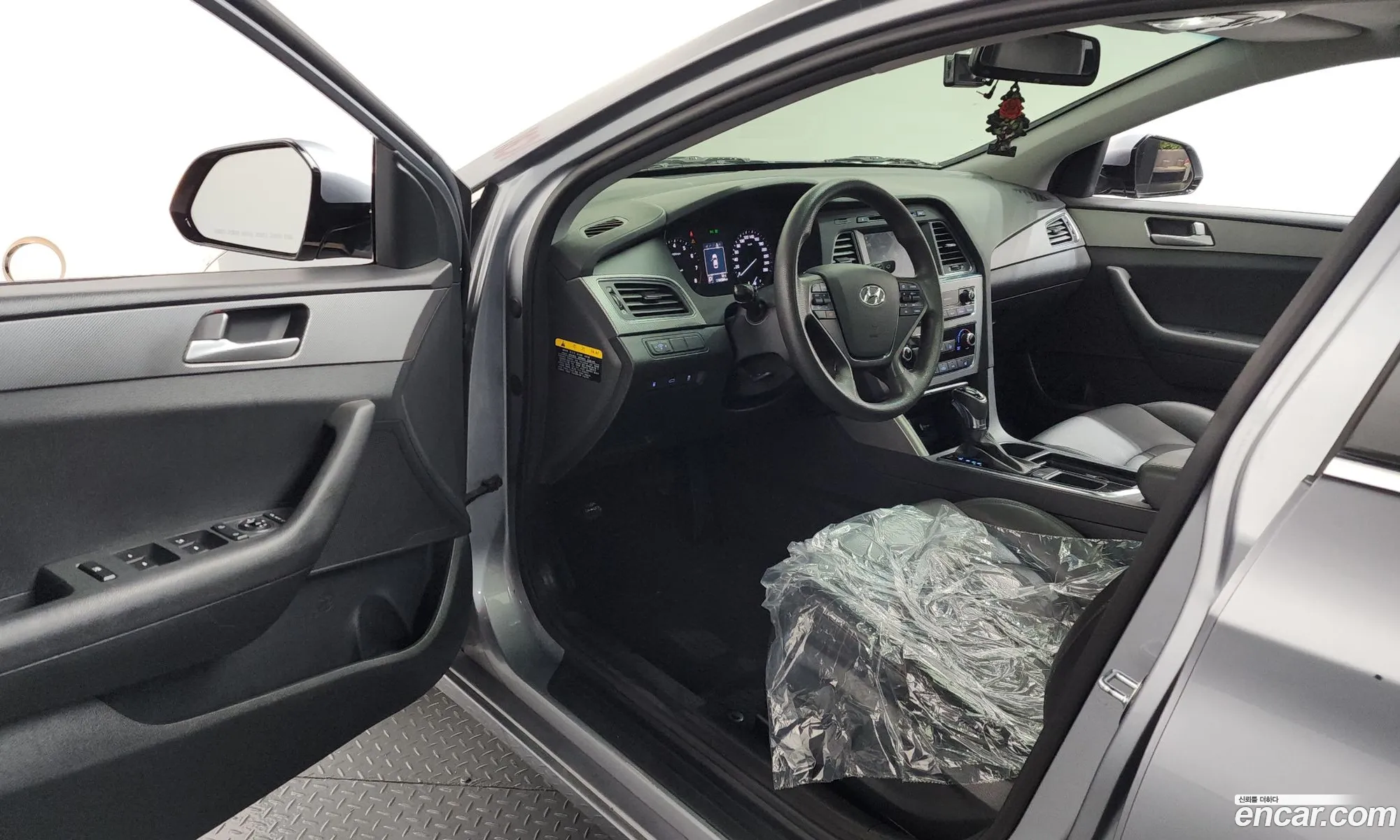 Hyundai LF Sonata 2014 — 17