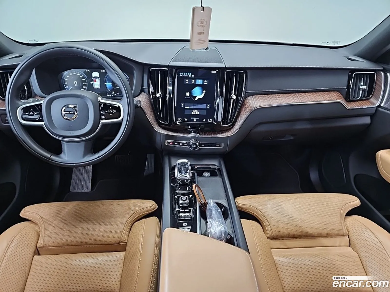Volvo XC60 2021 — 17