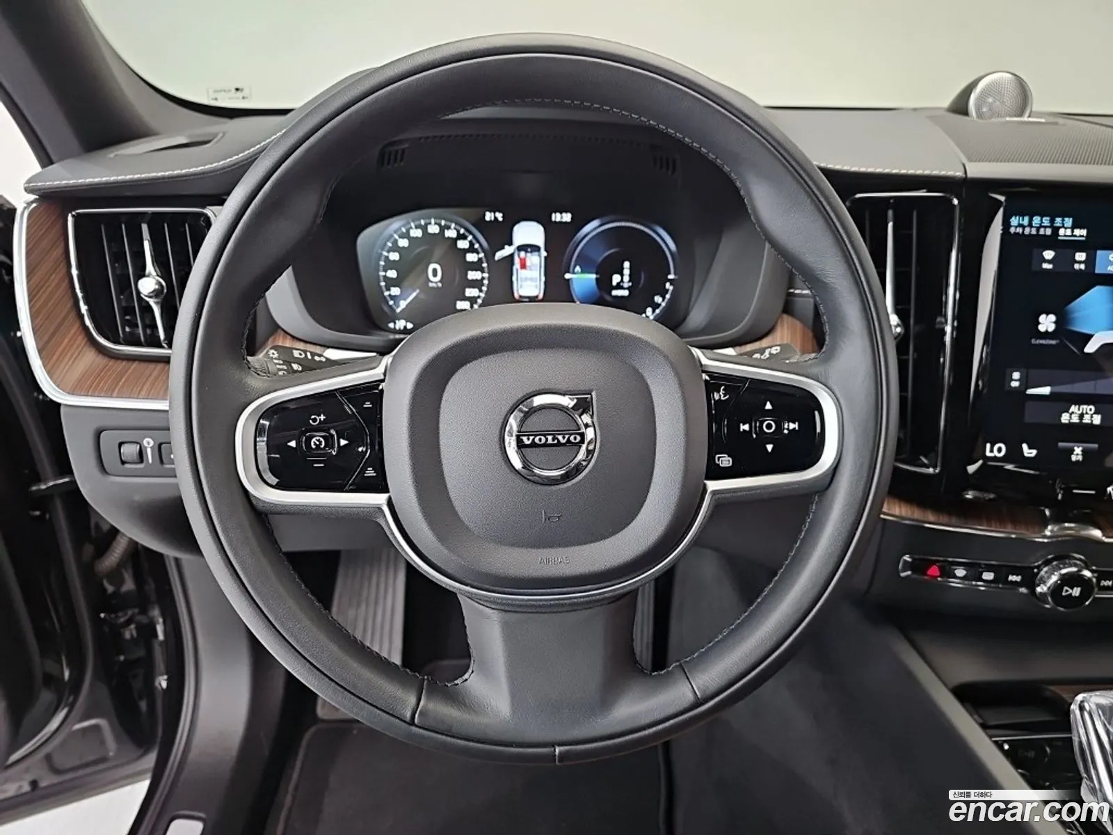 Volvo XC60 2021 — 8