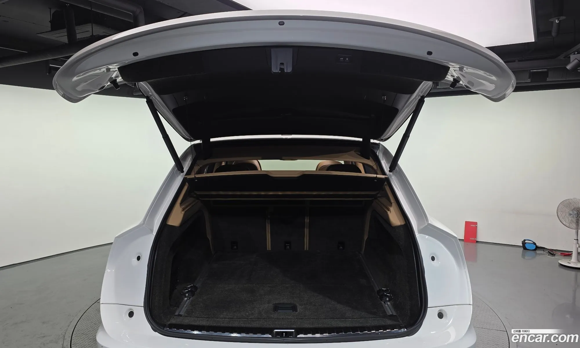 Bentley Bentayga 2022 SJAAM14V2NC015076 — 13