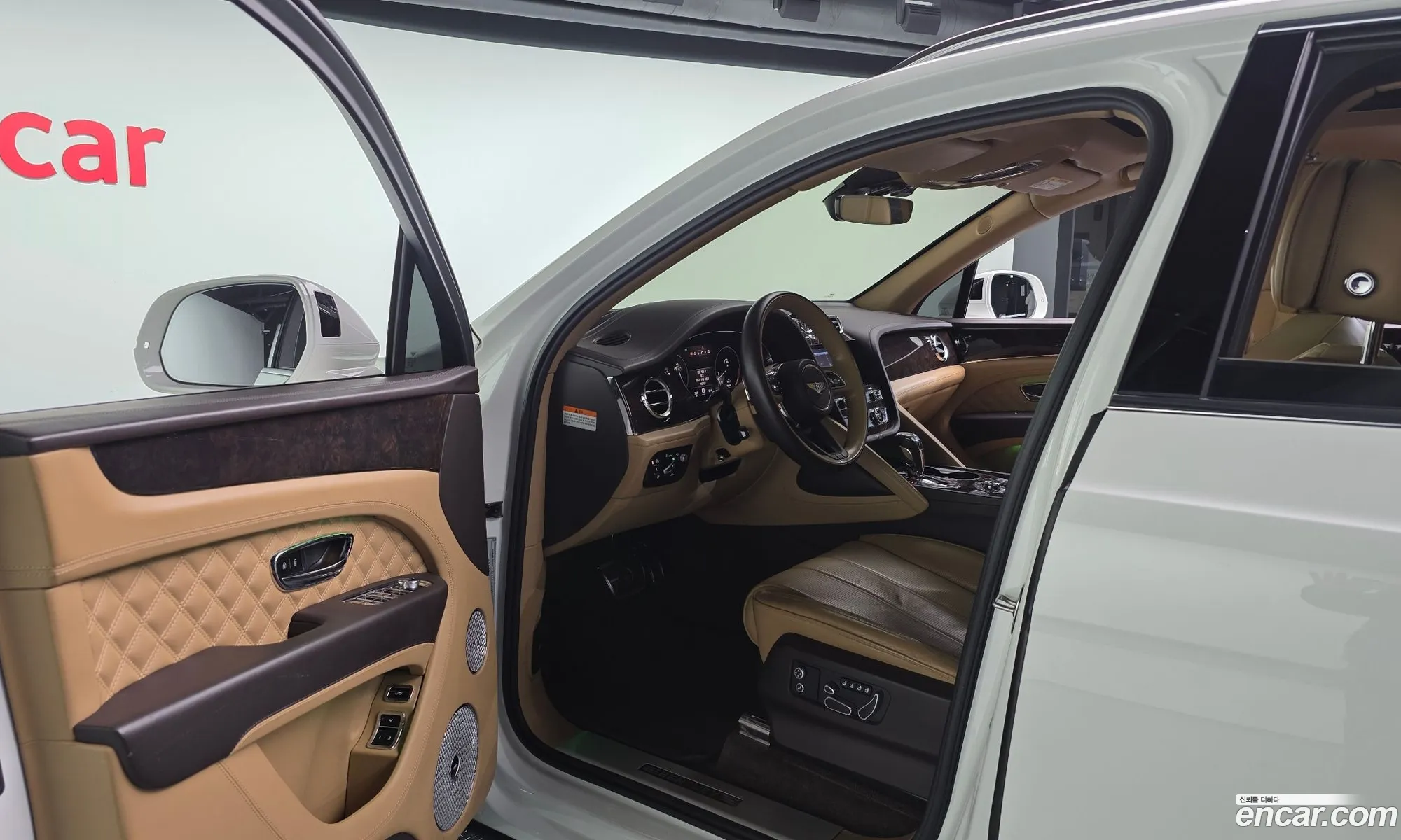 Bentley Bentayga 2022 SJAAM14V2NC015076 — 15