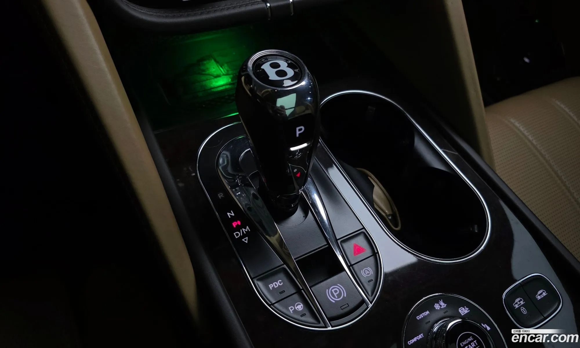 Bentley Bentayga 2022 SJAAM14V2NC015076 — 2