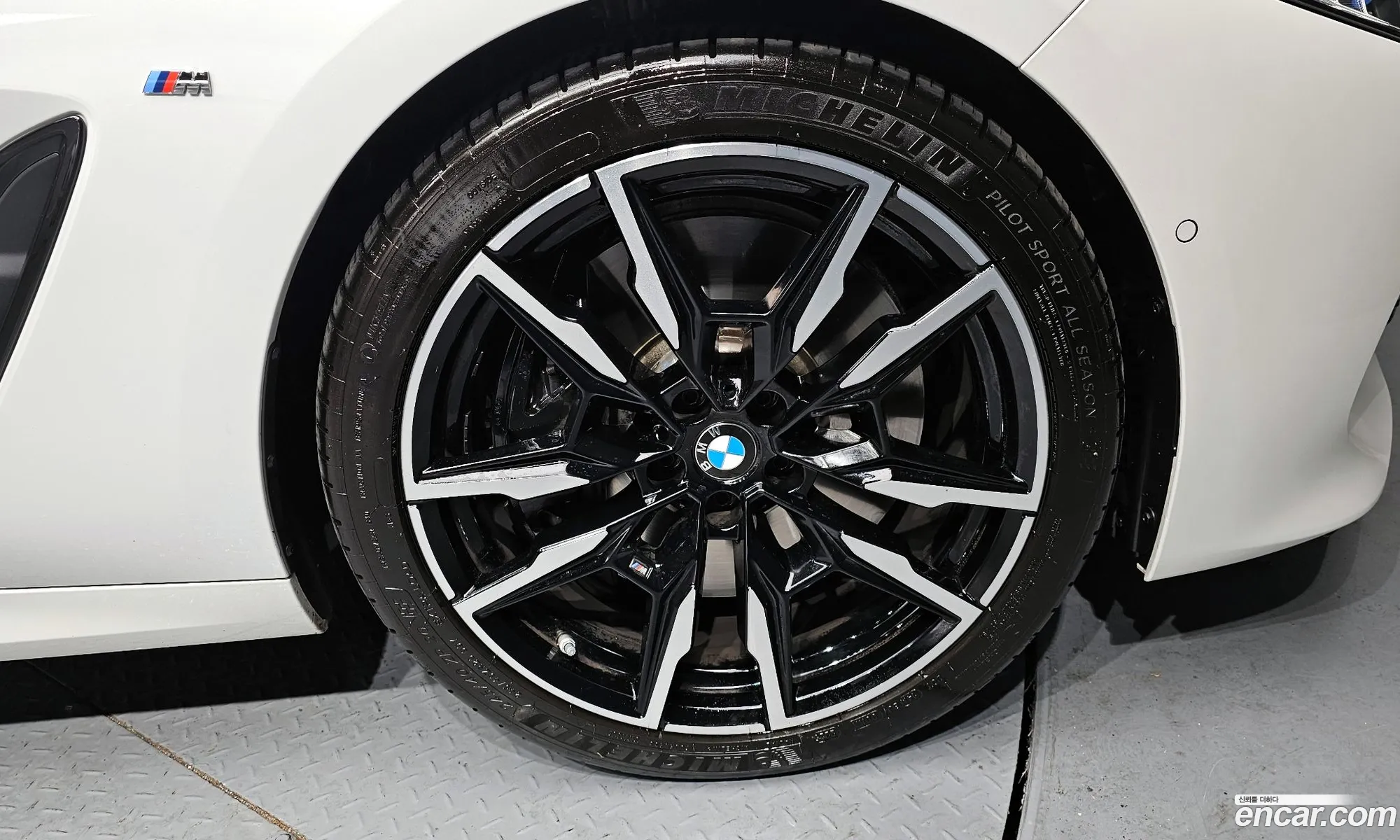 BMW 8 Series 2025 WBAGV8103SCT90944 — 9