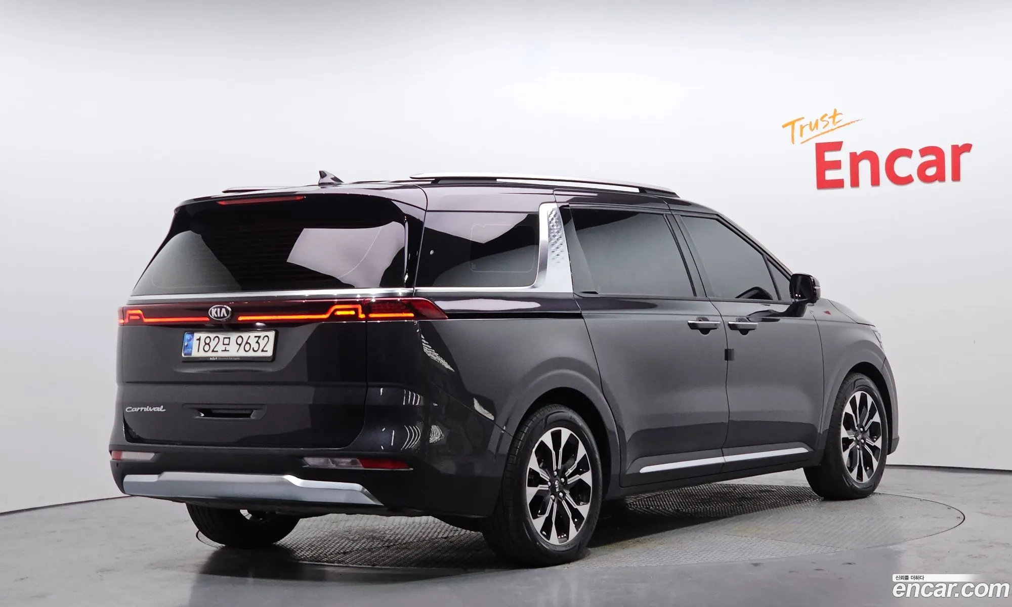 Kia Carnival 2021 — 17