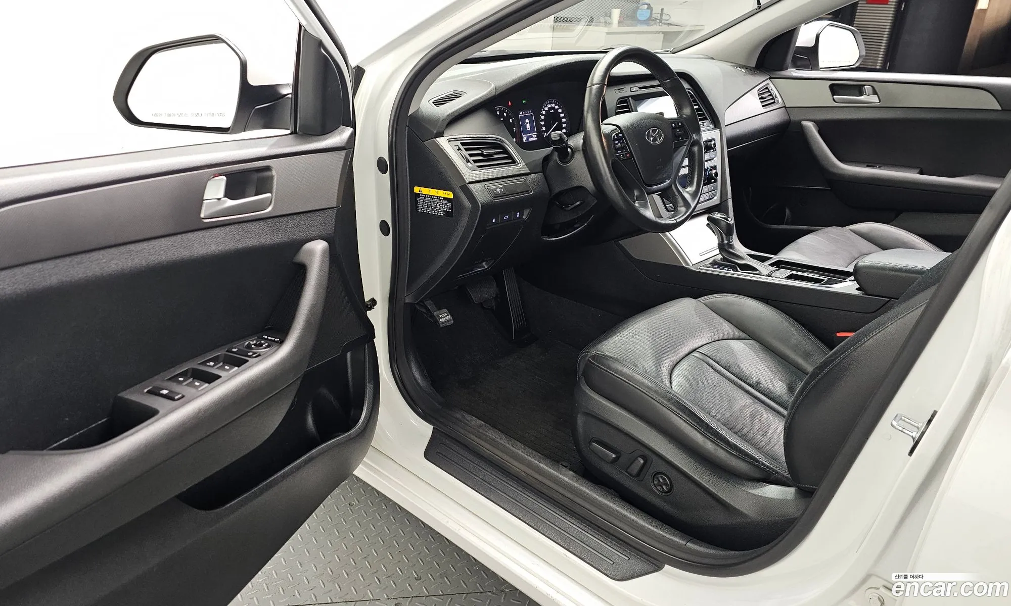Hyundai LF Sonata 2015 — 11