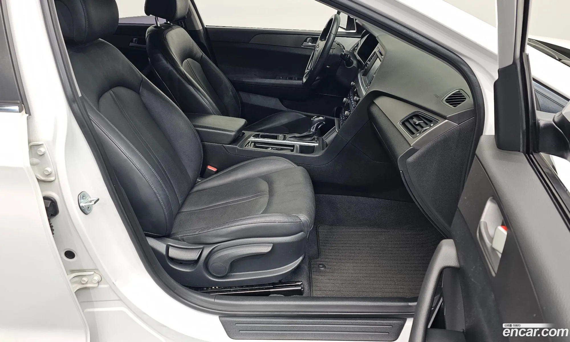 Hyundai LF Sonata 2015 — 12