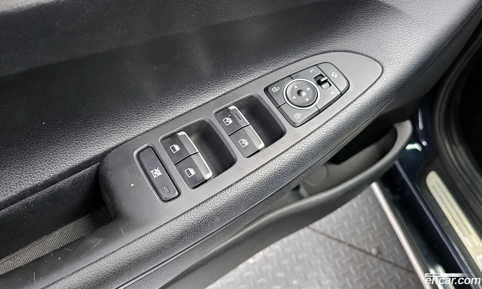 Hyundai Grandeur IG 2017 — 19