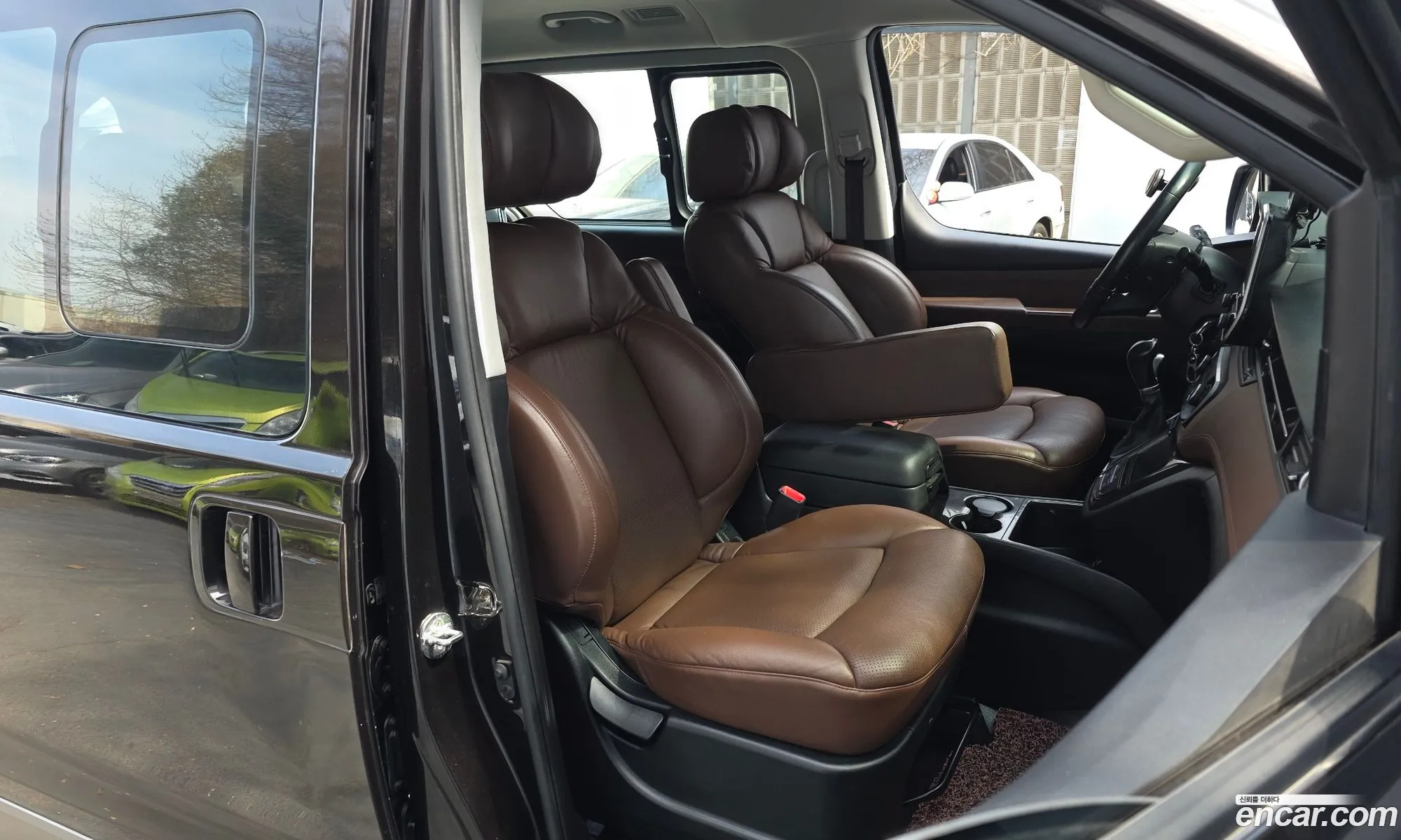 Hyundai Grand Starex 2018 — 12