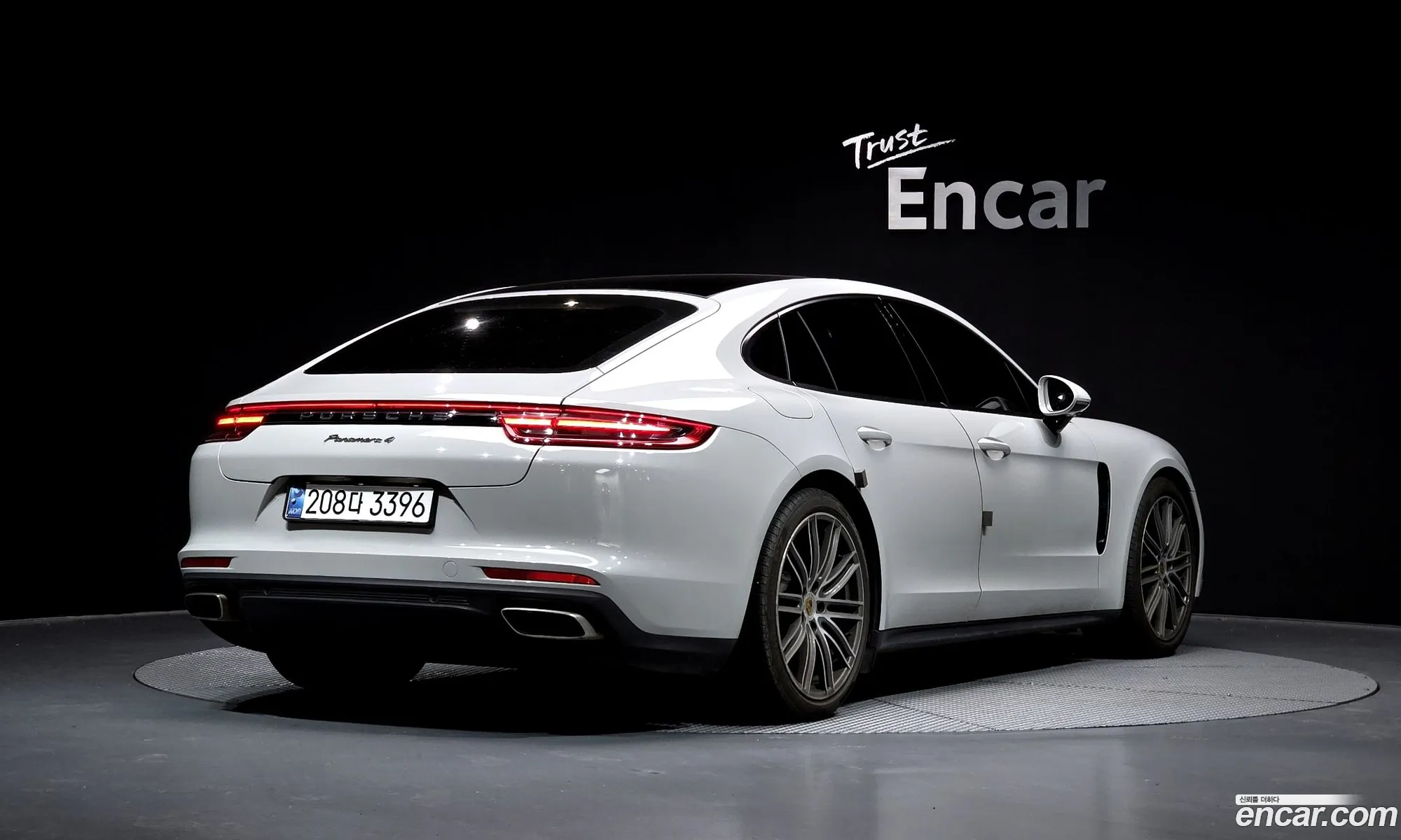 Porsche Panamera 2018 — 11