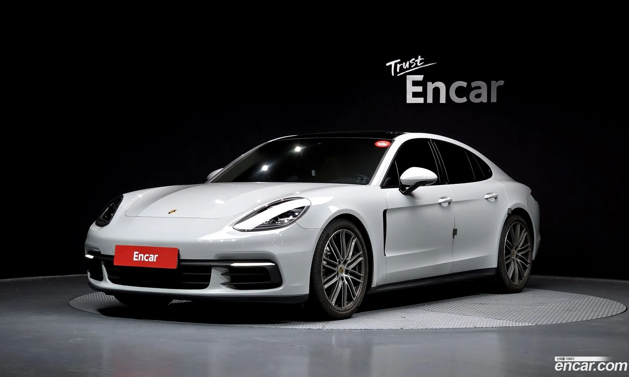 Porsche Panamera 2018 — 19