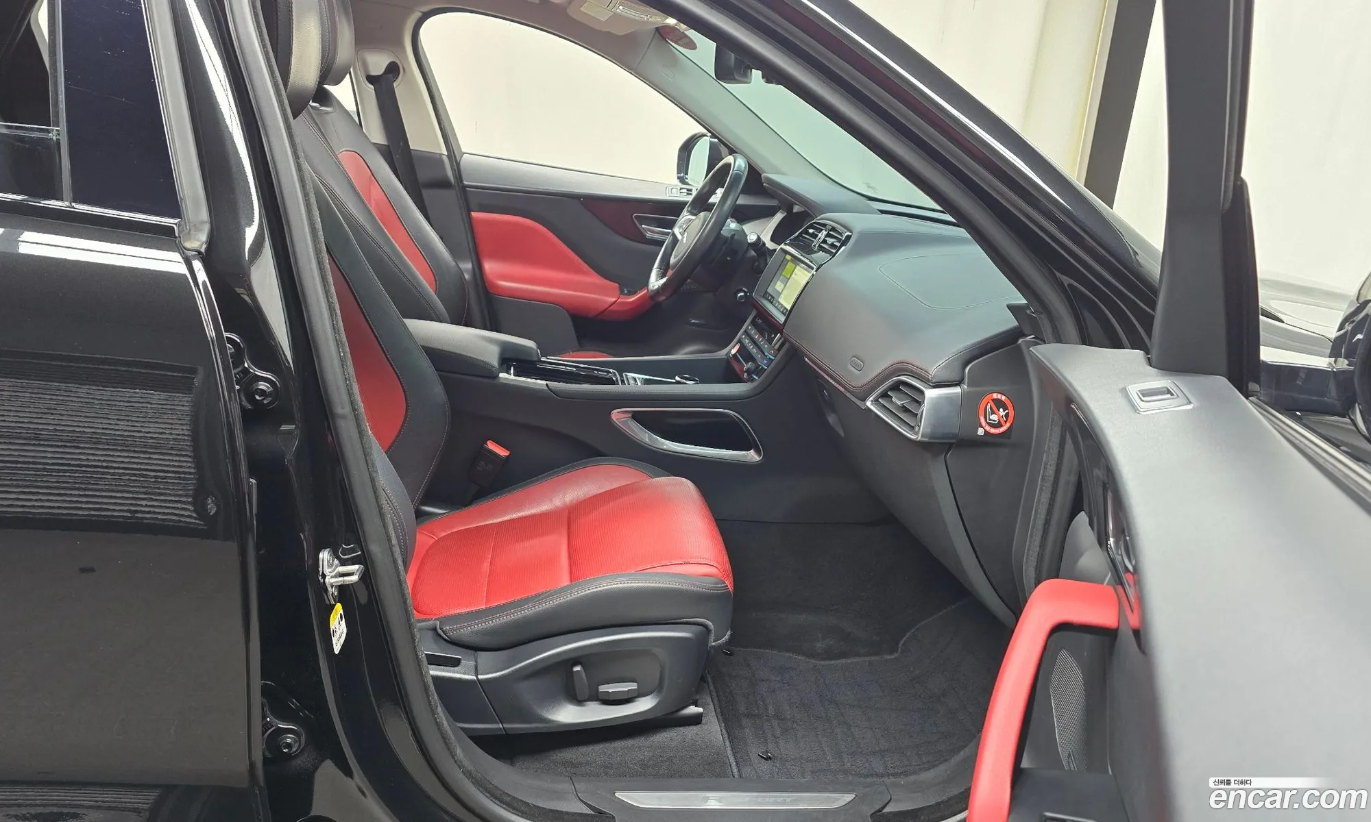 Jaguar F-Pace 2017 SADCA2BNXHA095630 — 15