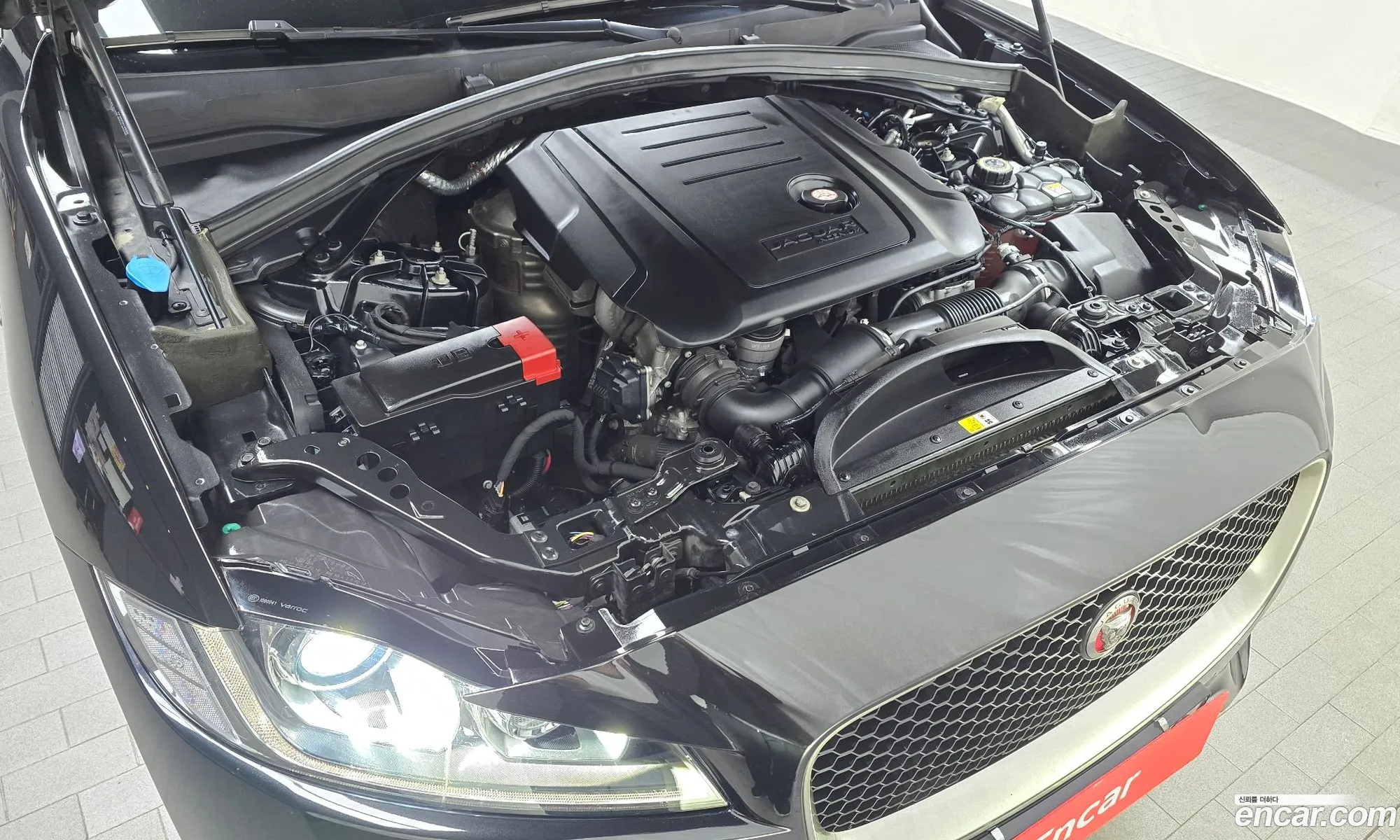 Jaguar F-Pace 2017 SADCA2BNXHA095630 — 5