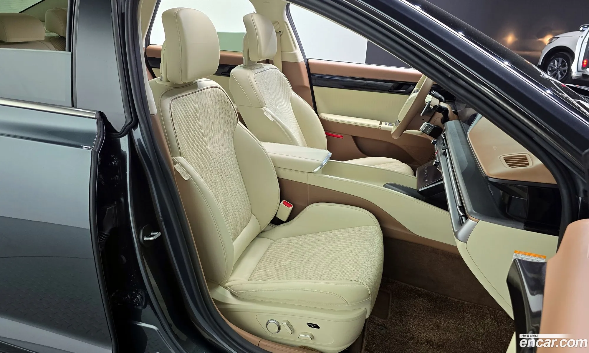 Hyundai Grandeur Hybrid 2023 — 13