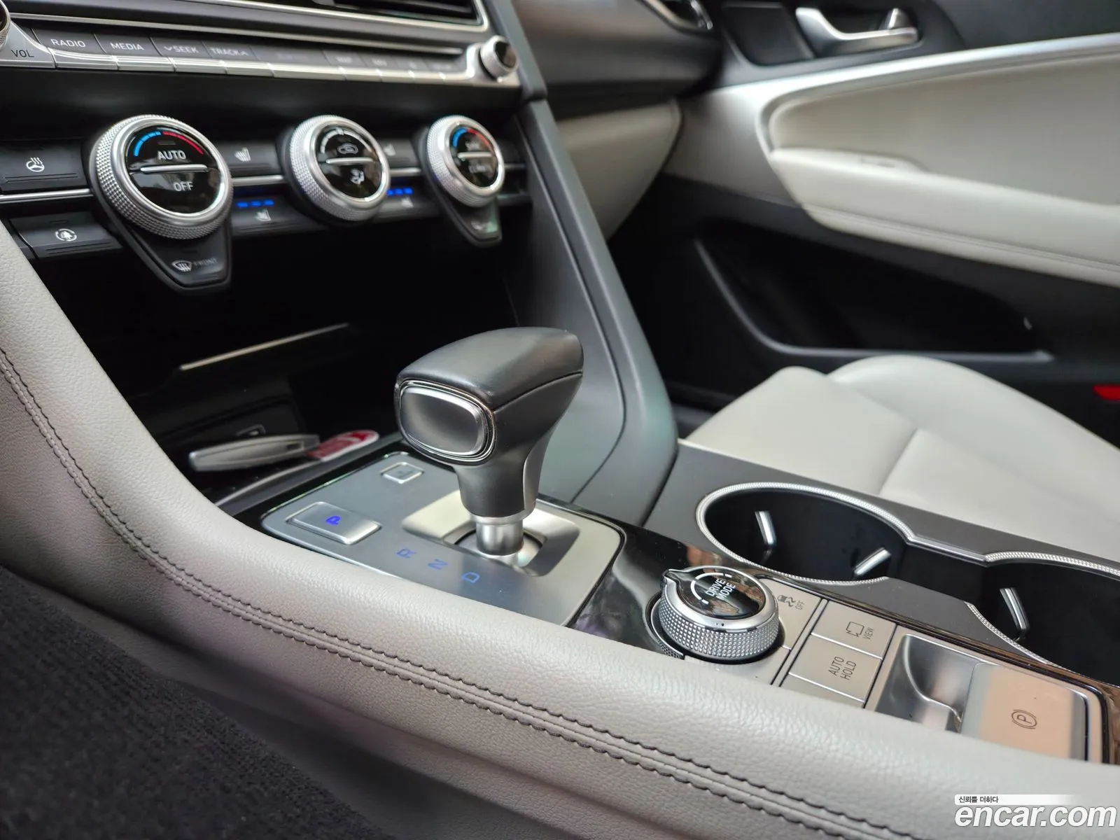 Genesis G70 2019 — 16