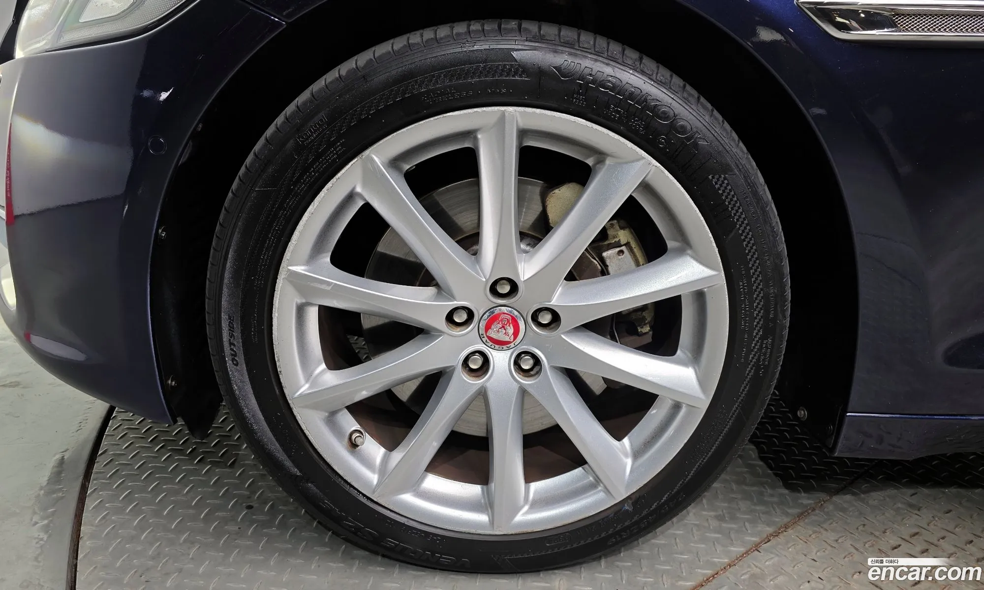 Jaguar XJ 2016 — 12