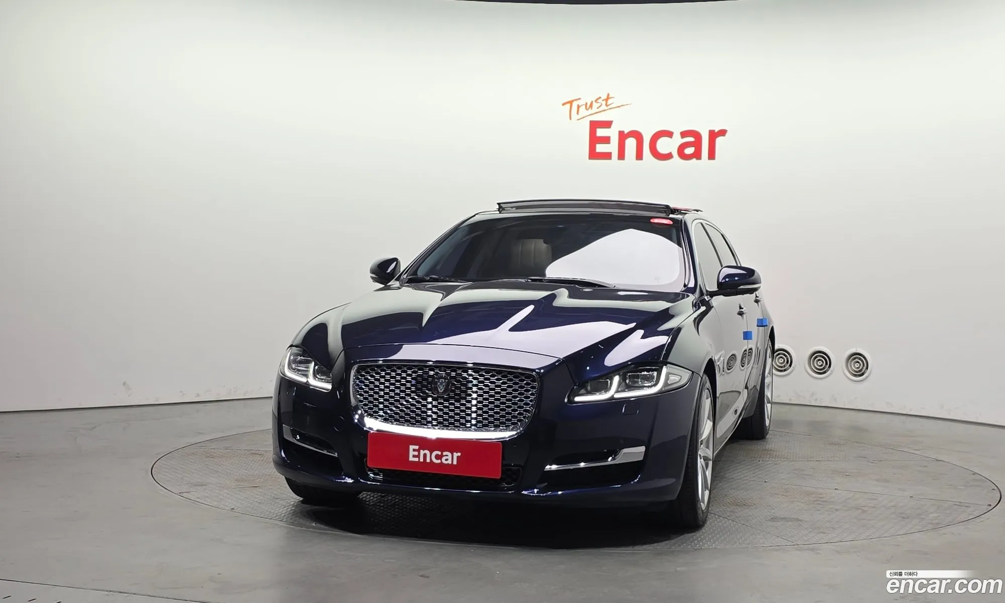 Jaguar XJ 2016 — 18
