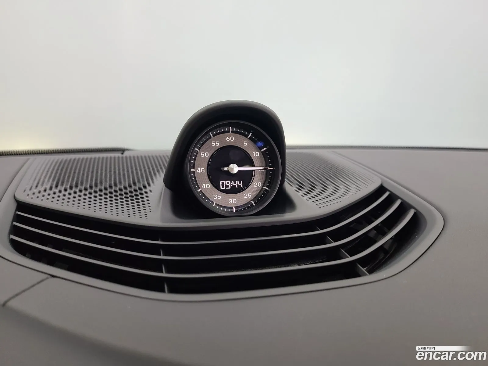 Porsche Taycan 2024 — 11