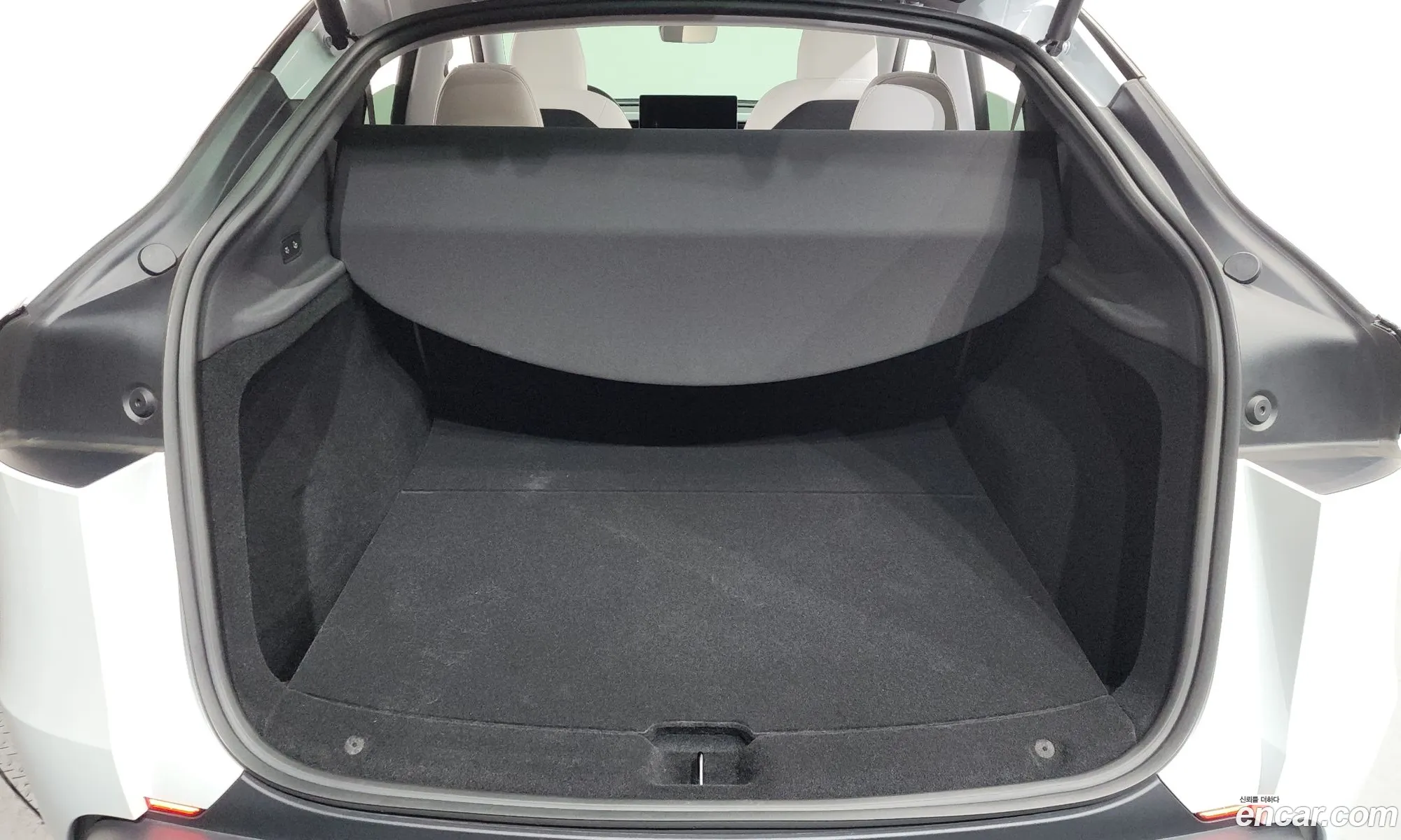 Tesla Model Y 2025 LRWYGCEK7SC077215 — 2