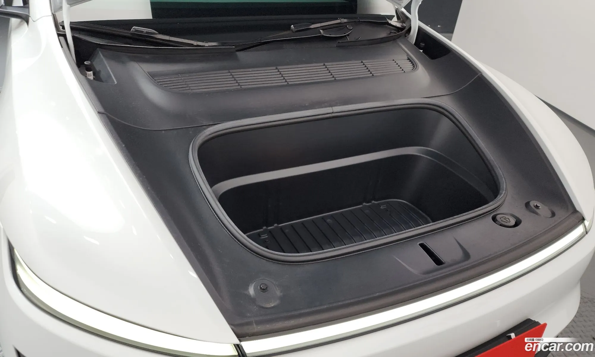 Tesla Model Y 2025 LRWYGCEK7SC077215 — 12