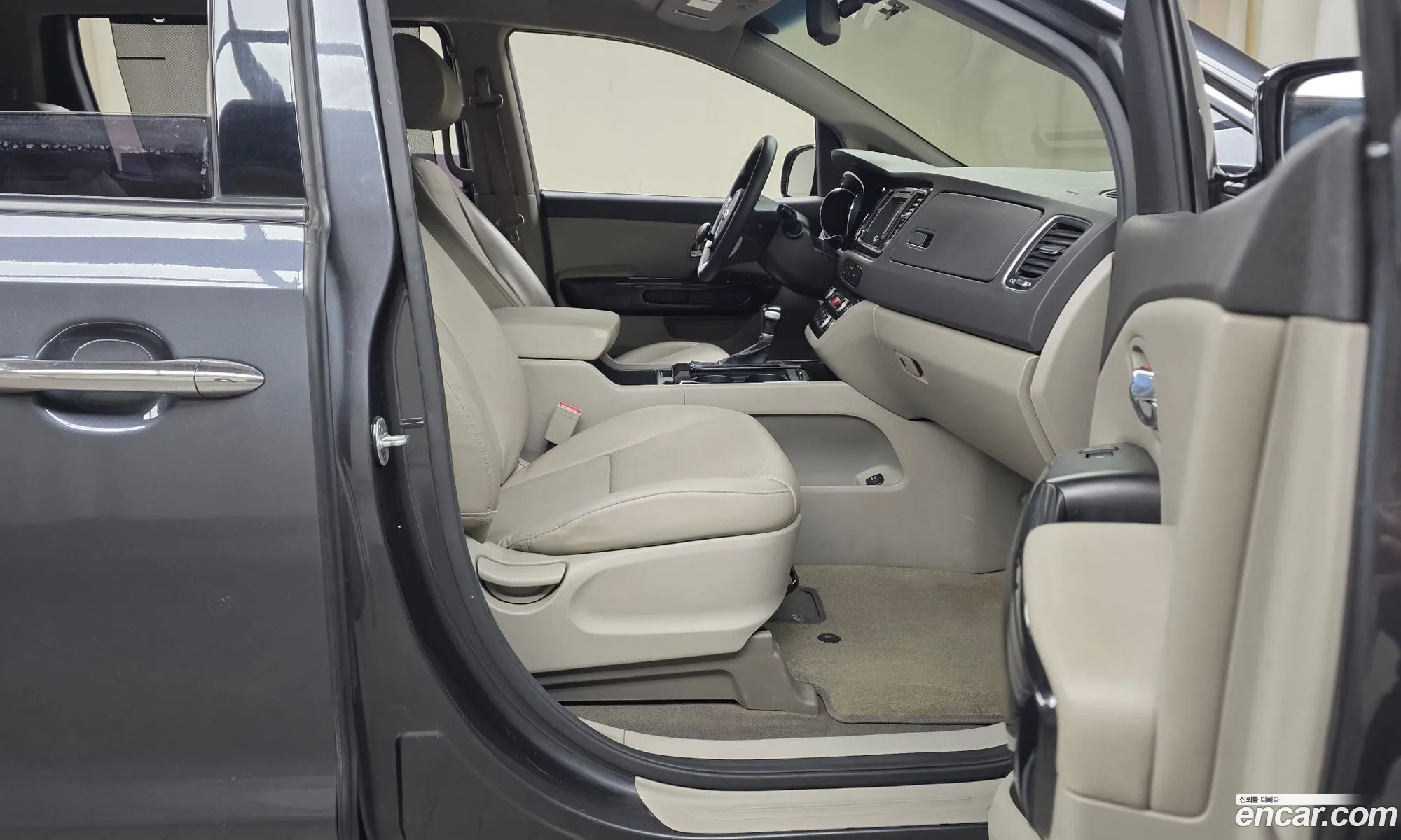 Kia Carnival 2016 — 11
