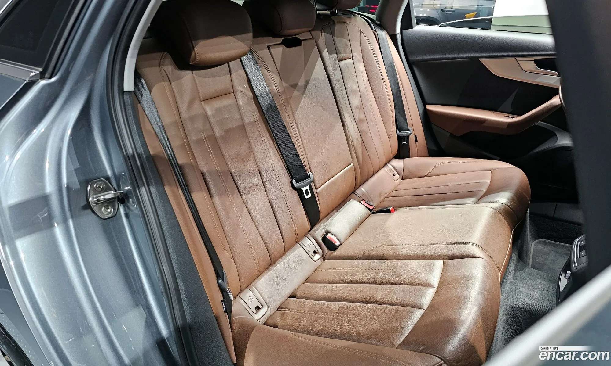 Audi A4 2019 WAUZZZF43KA124785 — 9
