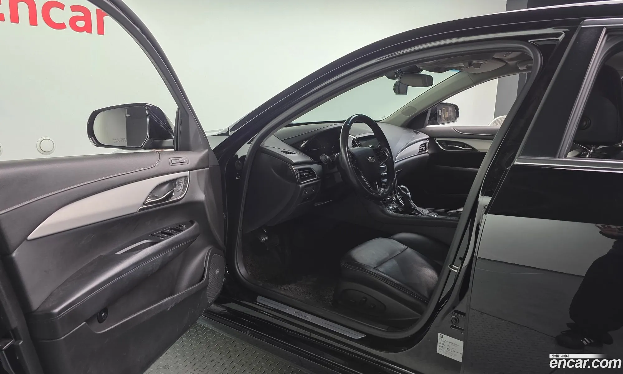 Cadillac ATS 2018 1G6A95RX2J0158769 — 10