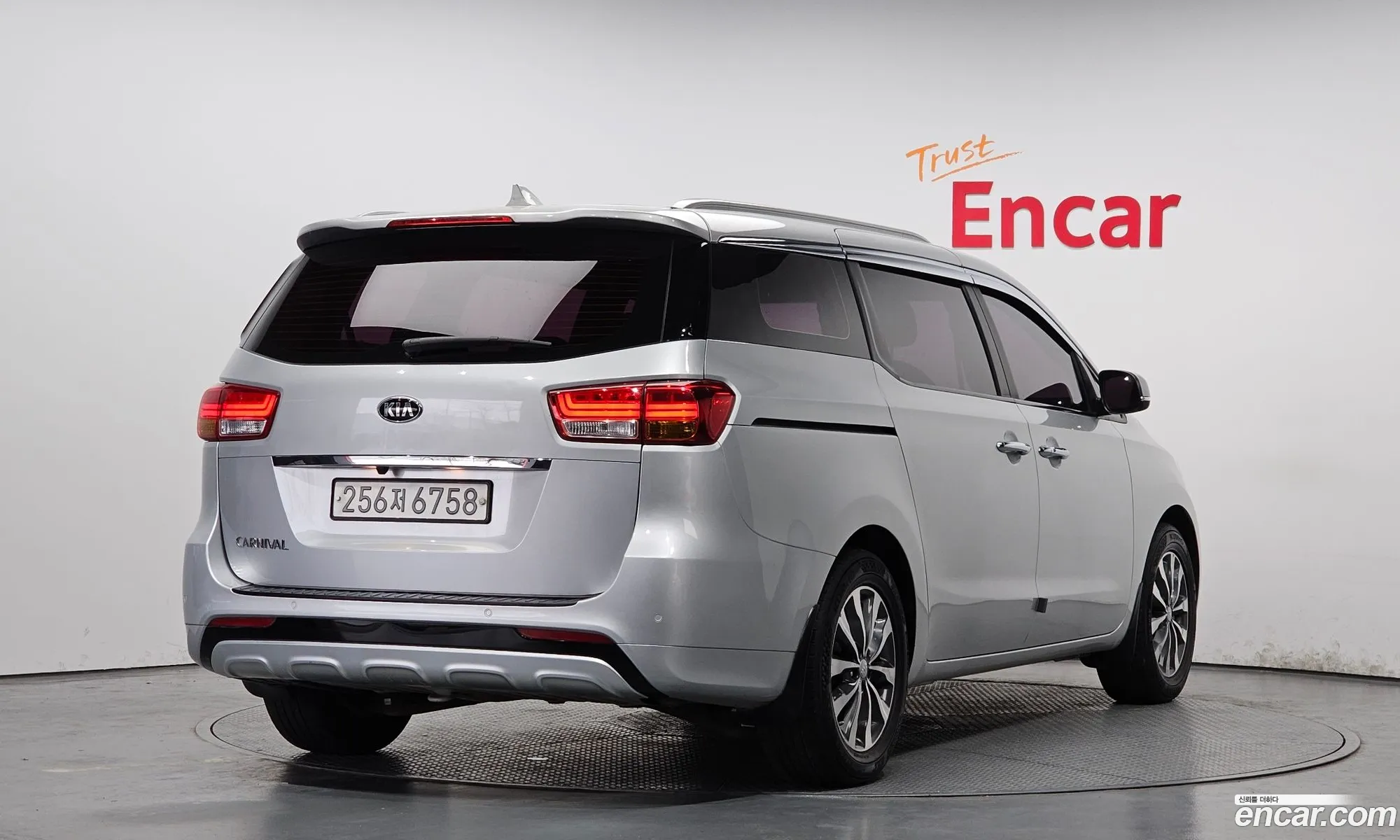 Kia Carnival 2016 — 6
