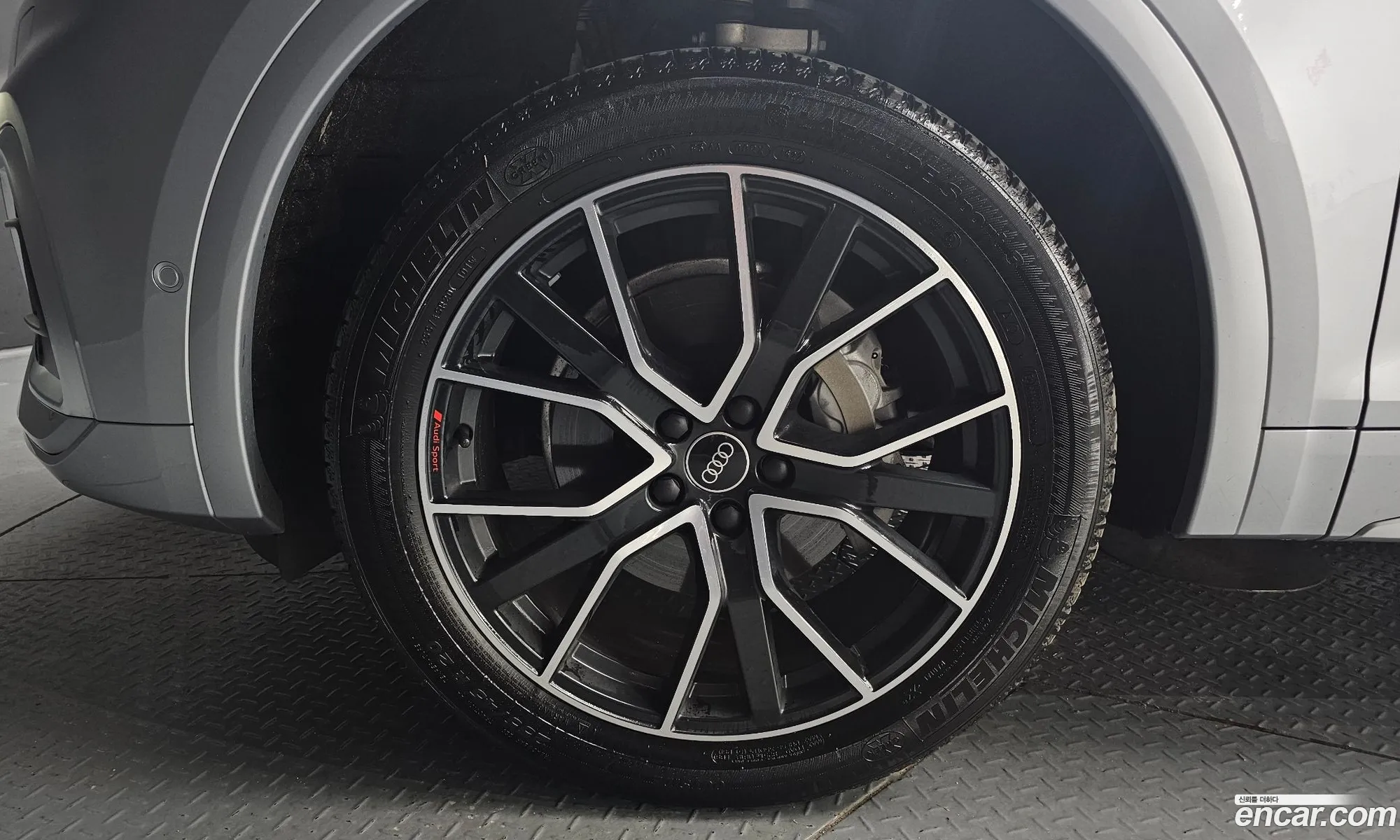 Audi Q5 2023 WAUZZZFYXP2042248 — 19