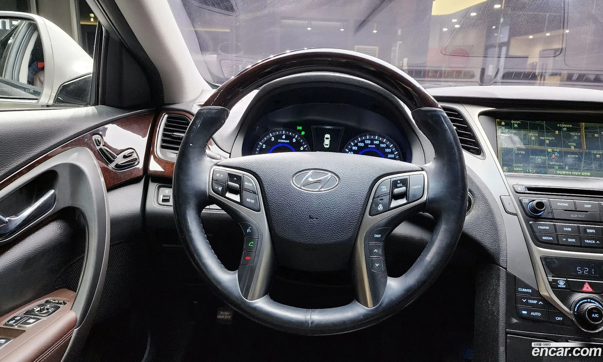 Hyundai Grandeur HG 2014 — 19
