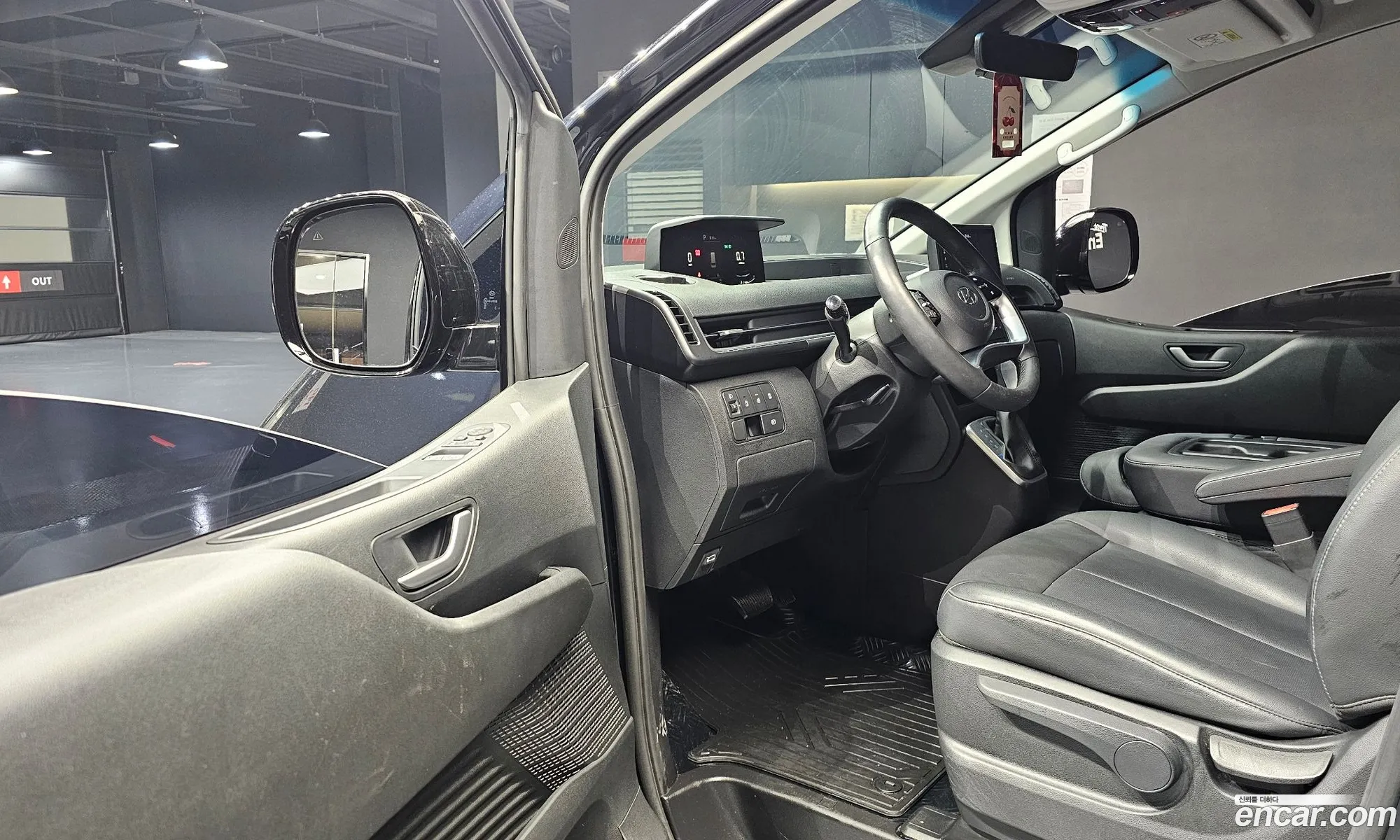 Hyundai Staria 2023 — 3