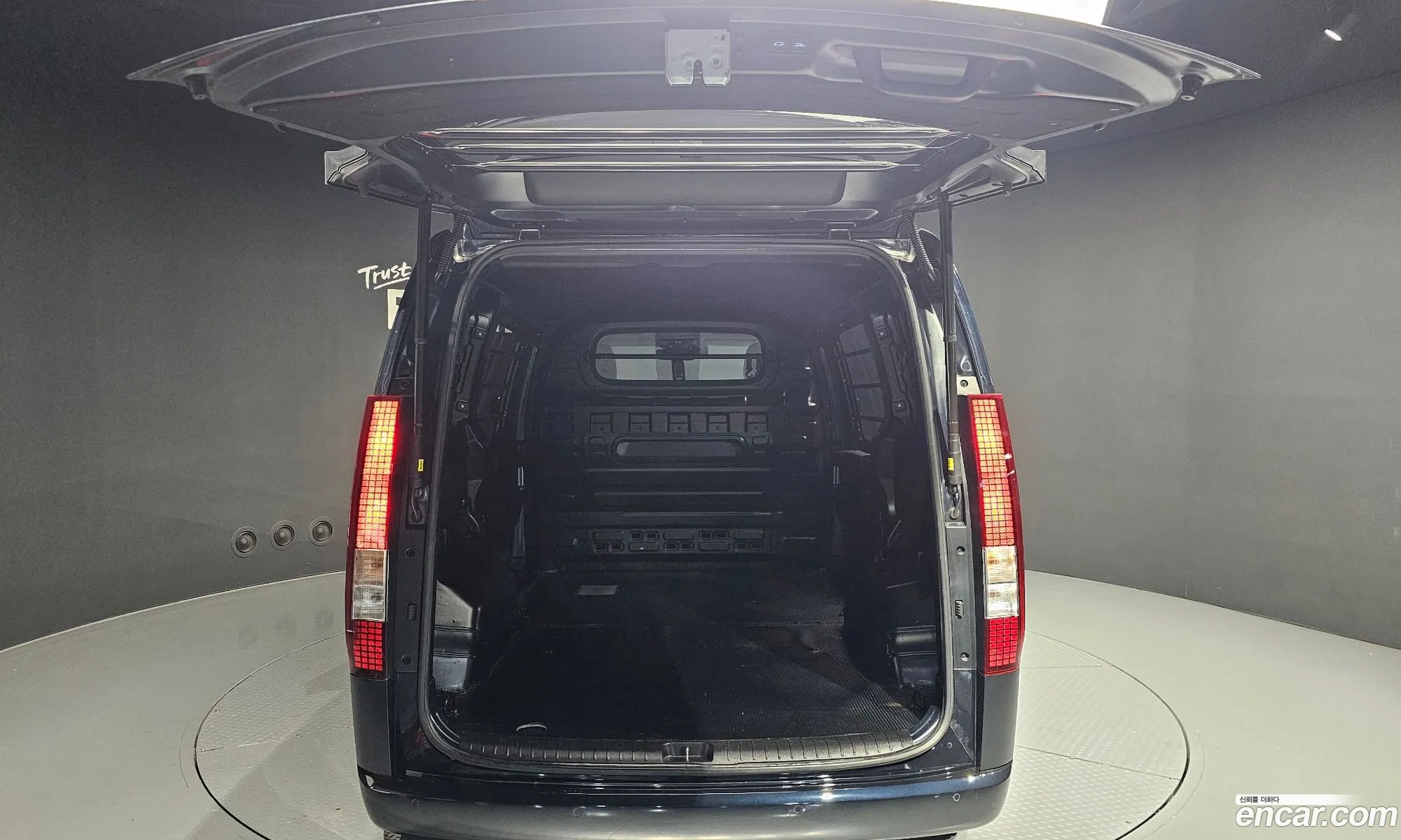 Hyundai Staria 2023 — 2