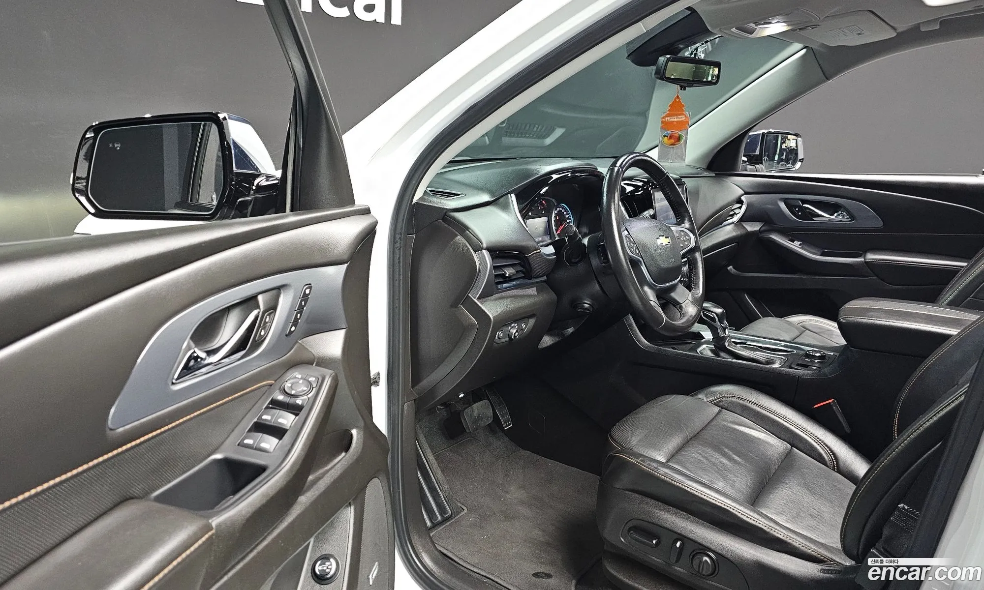 Chevrolet (GM Daewoo) Traverse 2021 — 17