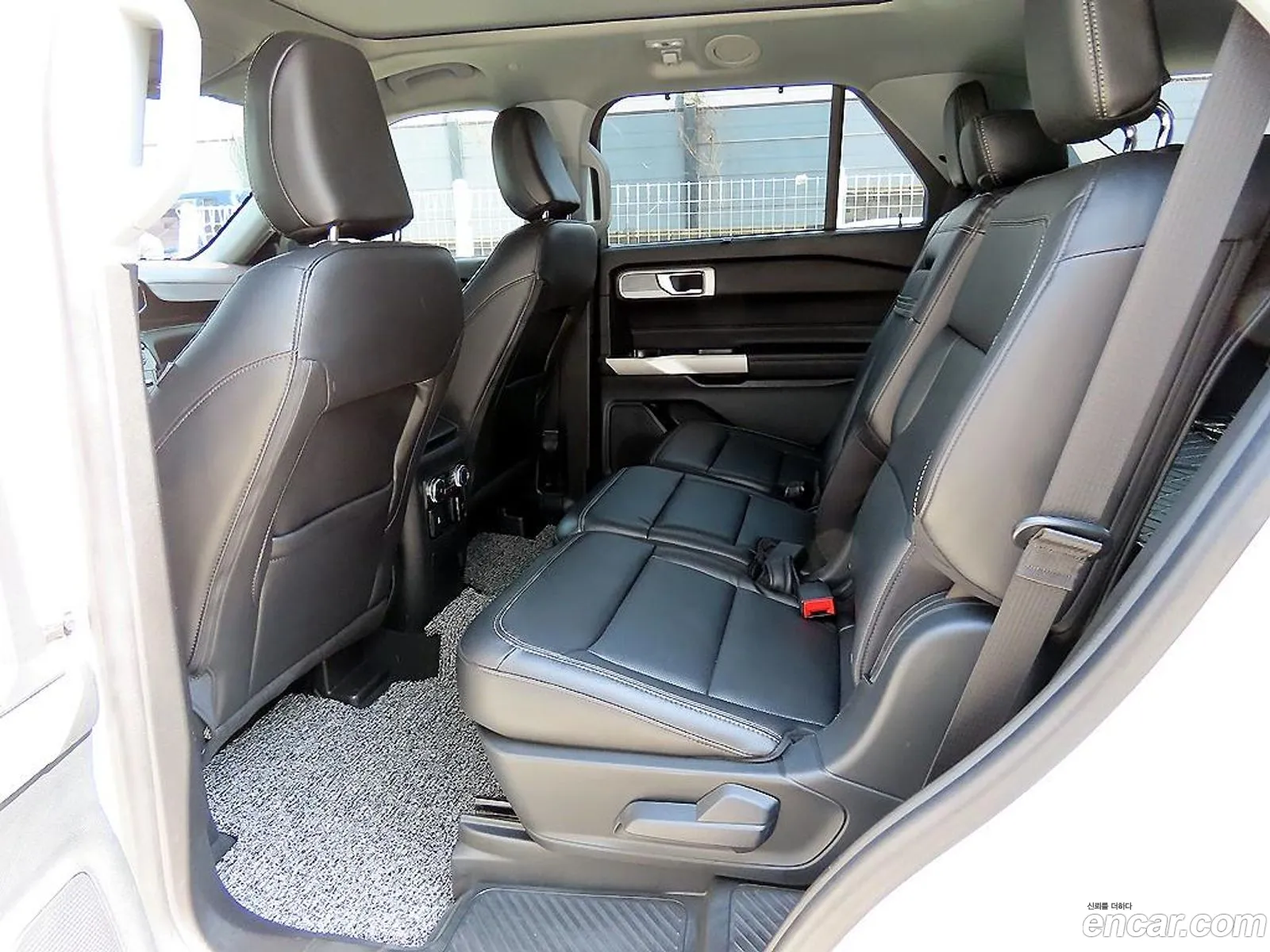 Ford Explorer 6th Gen 2022 — 14