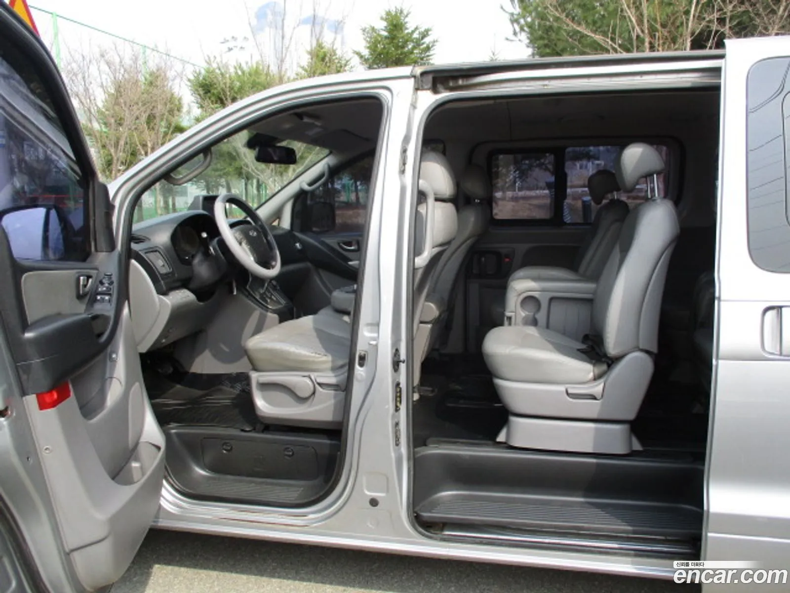 Hyundai Grand Starex 2014 — 19