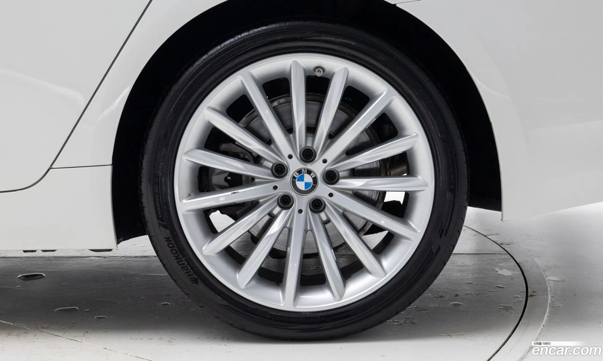 BMW 5 Series 2023 — 9