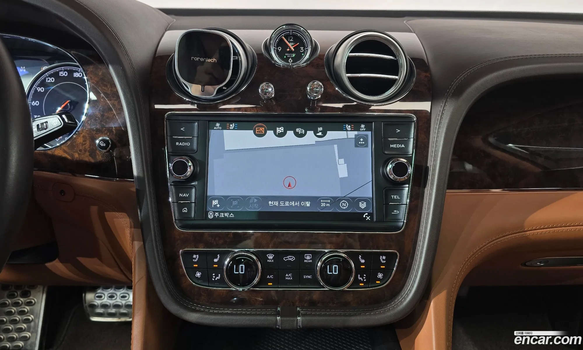 Bentley Bentayga 2018 SJAAC14VRHJJDJDJD — 13
