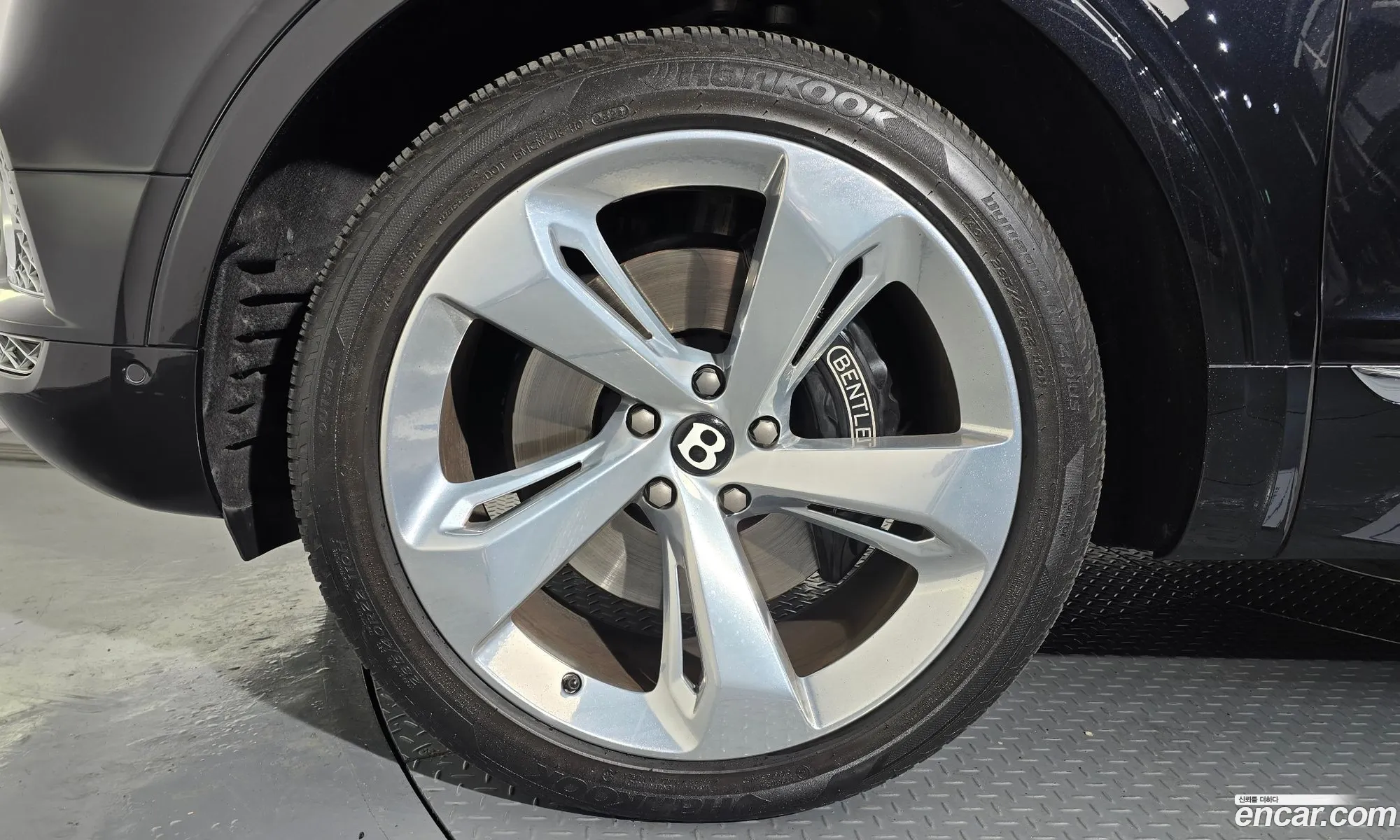 Bentley Bentayga 2018 SJAAC14VRHJJDJDJD — 20