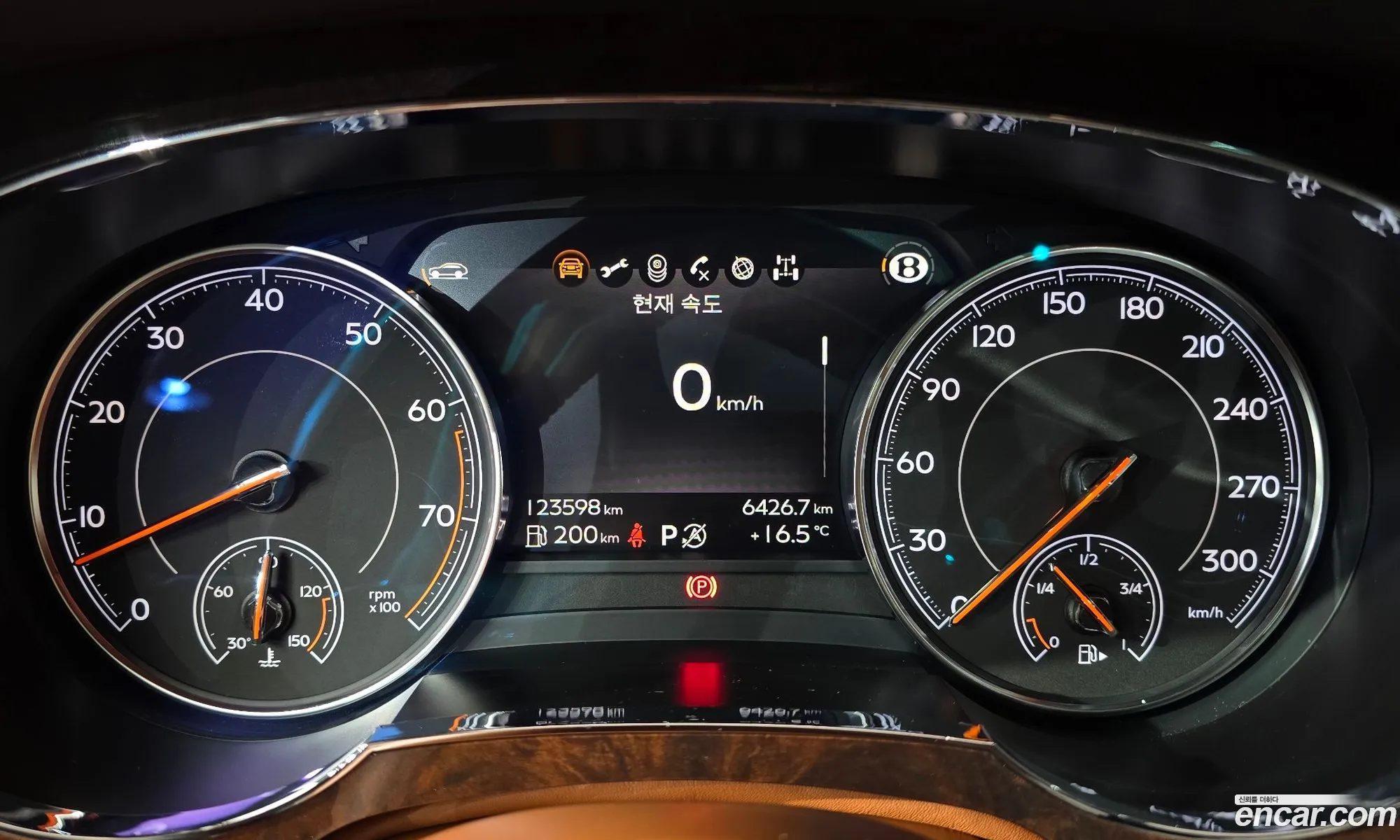 Bentley Bentayga 2018 SJAAC14VRHJJDJDJD — 4