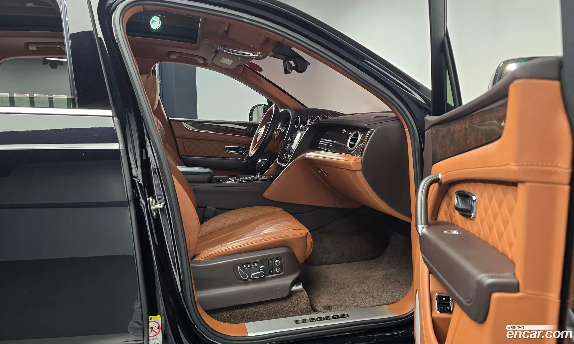 Bentley Bentayga 2018 SJAAC14VRHJJDJDJD — 16